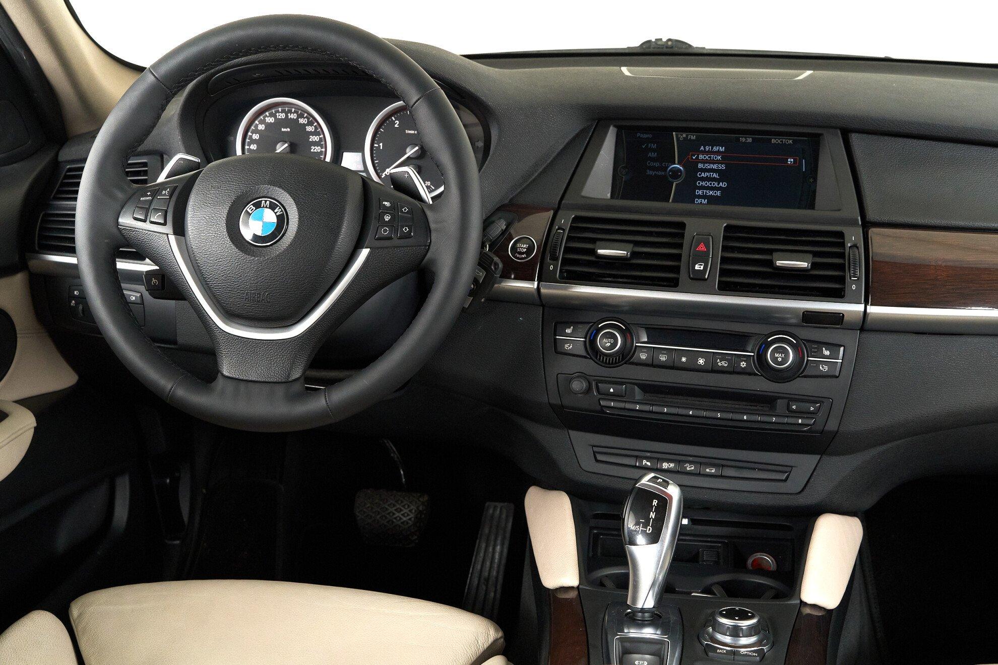 BMW X6 2011, белый