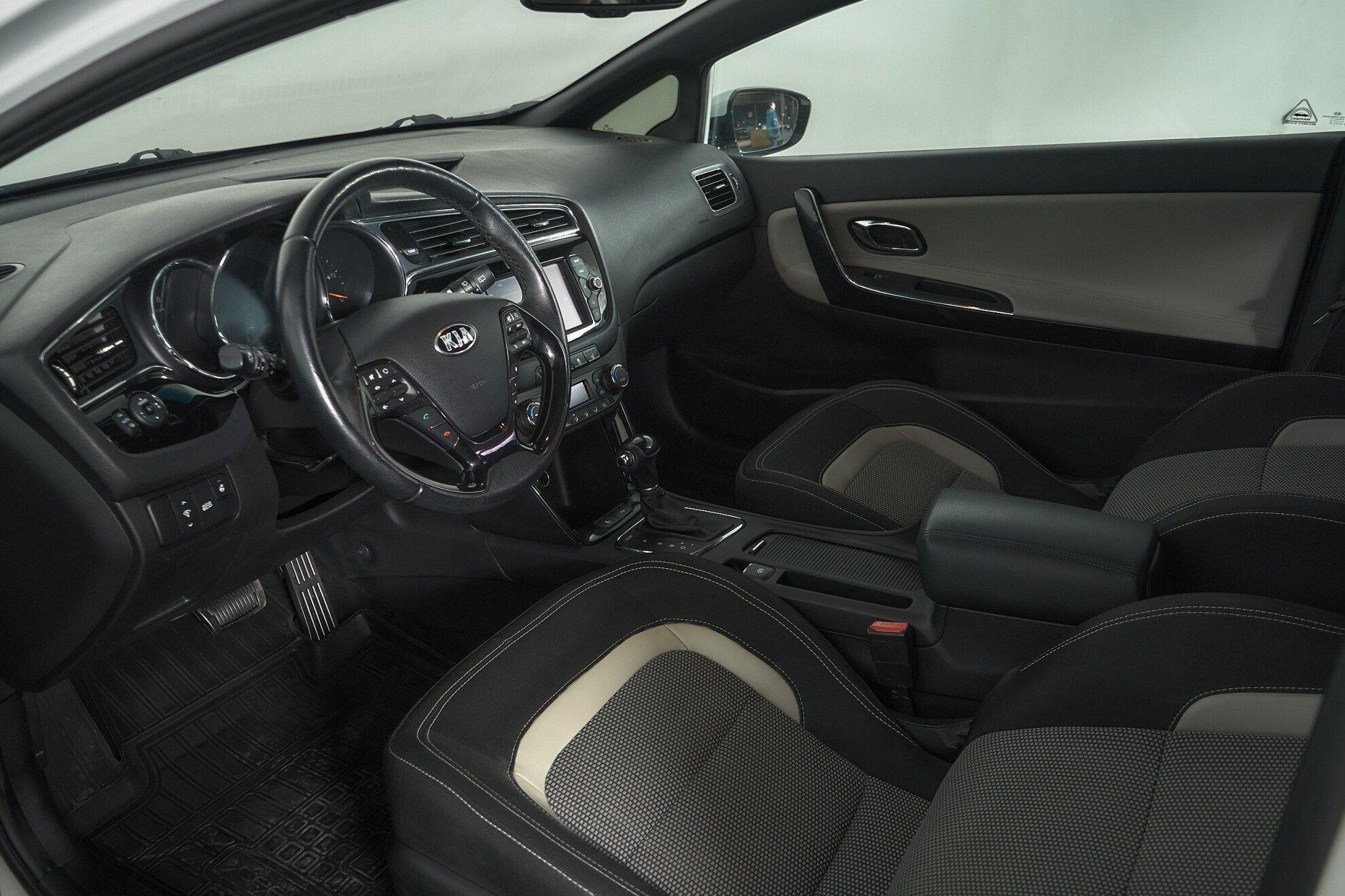 Kia Ceed 2015, белый