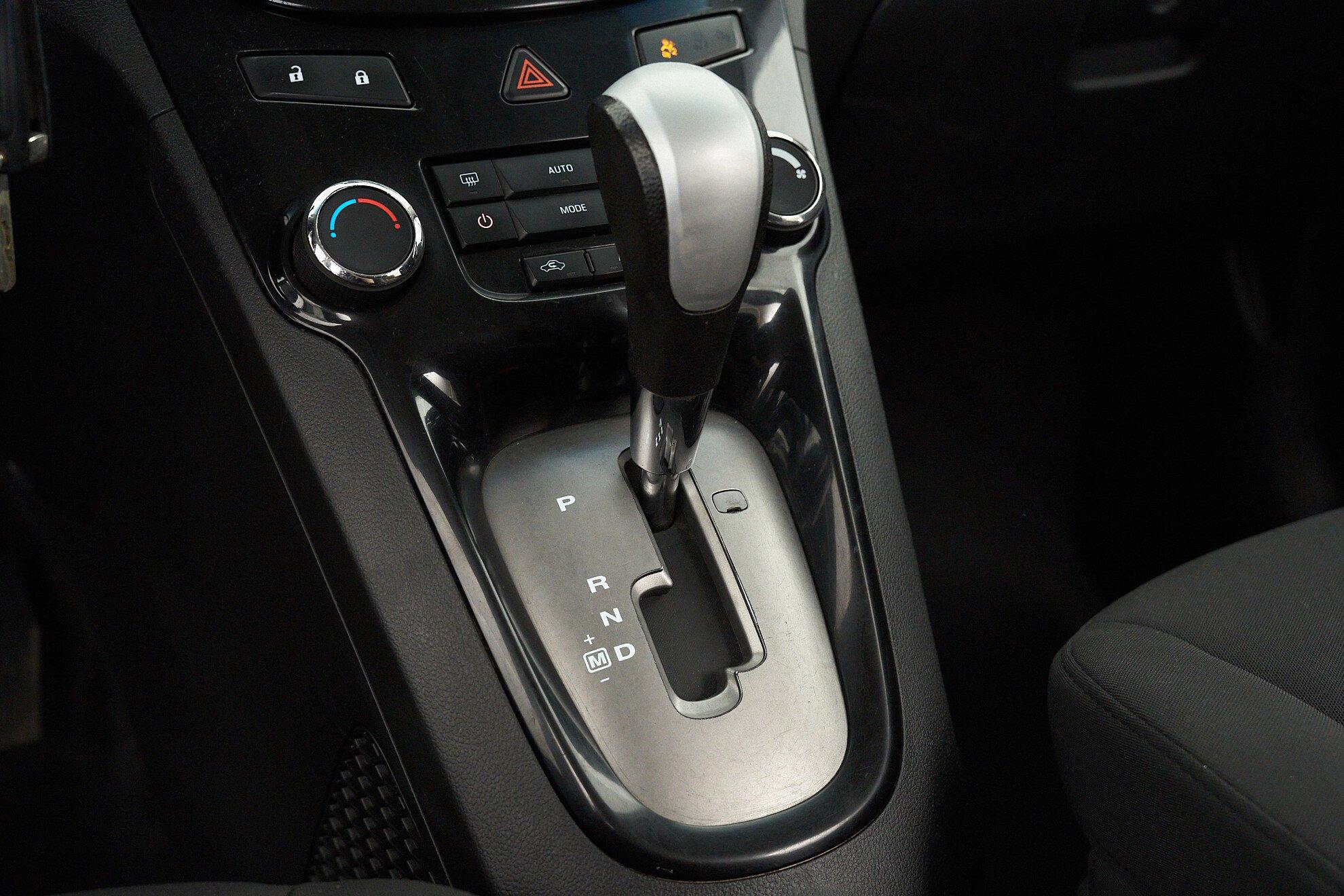 Chevrolet Orlando 2013, белый