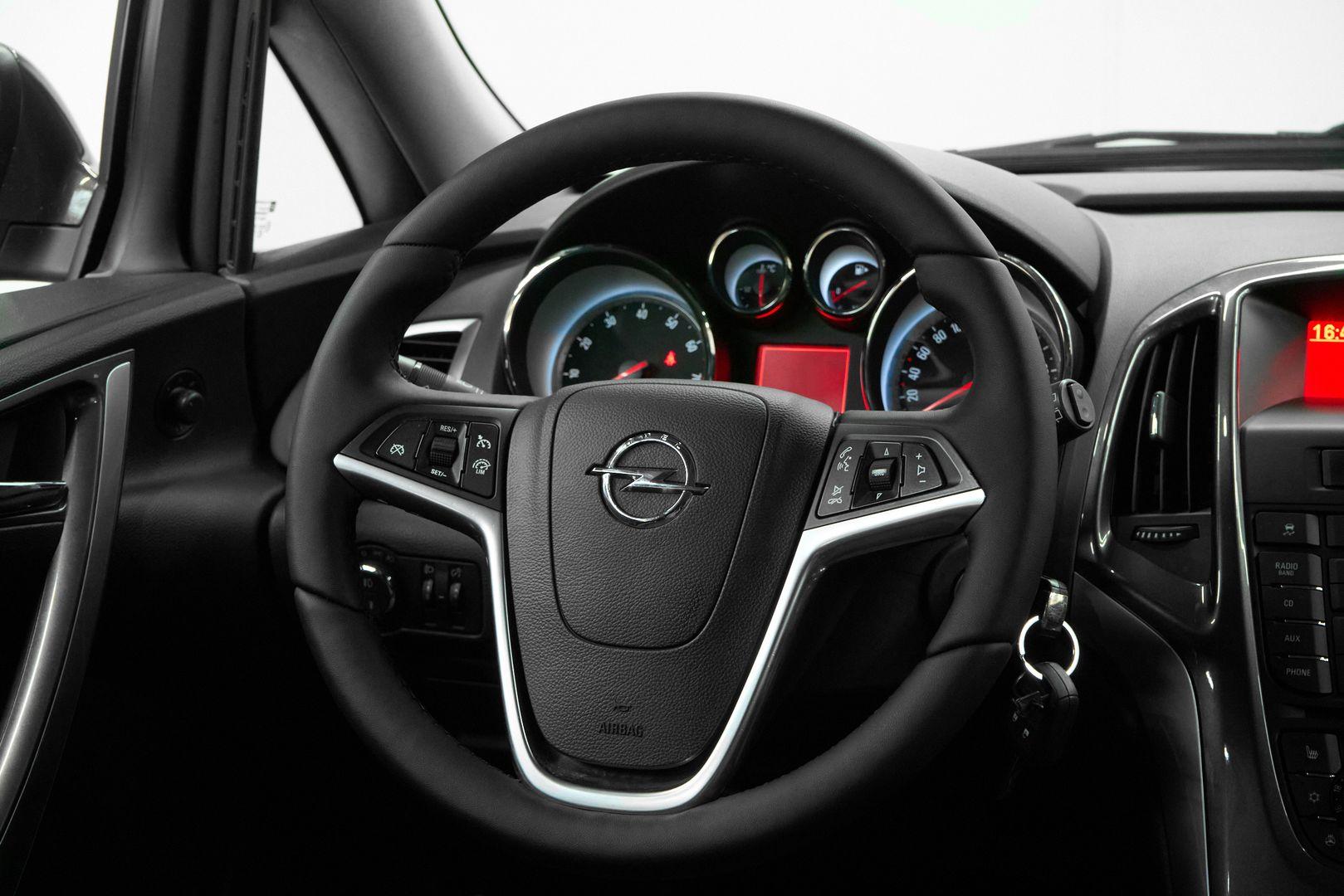 Opel Astra 2014, серый