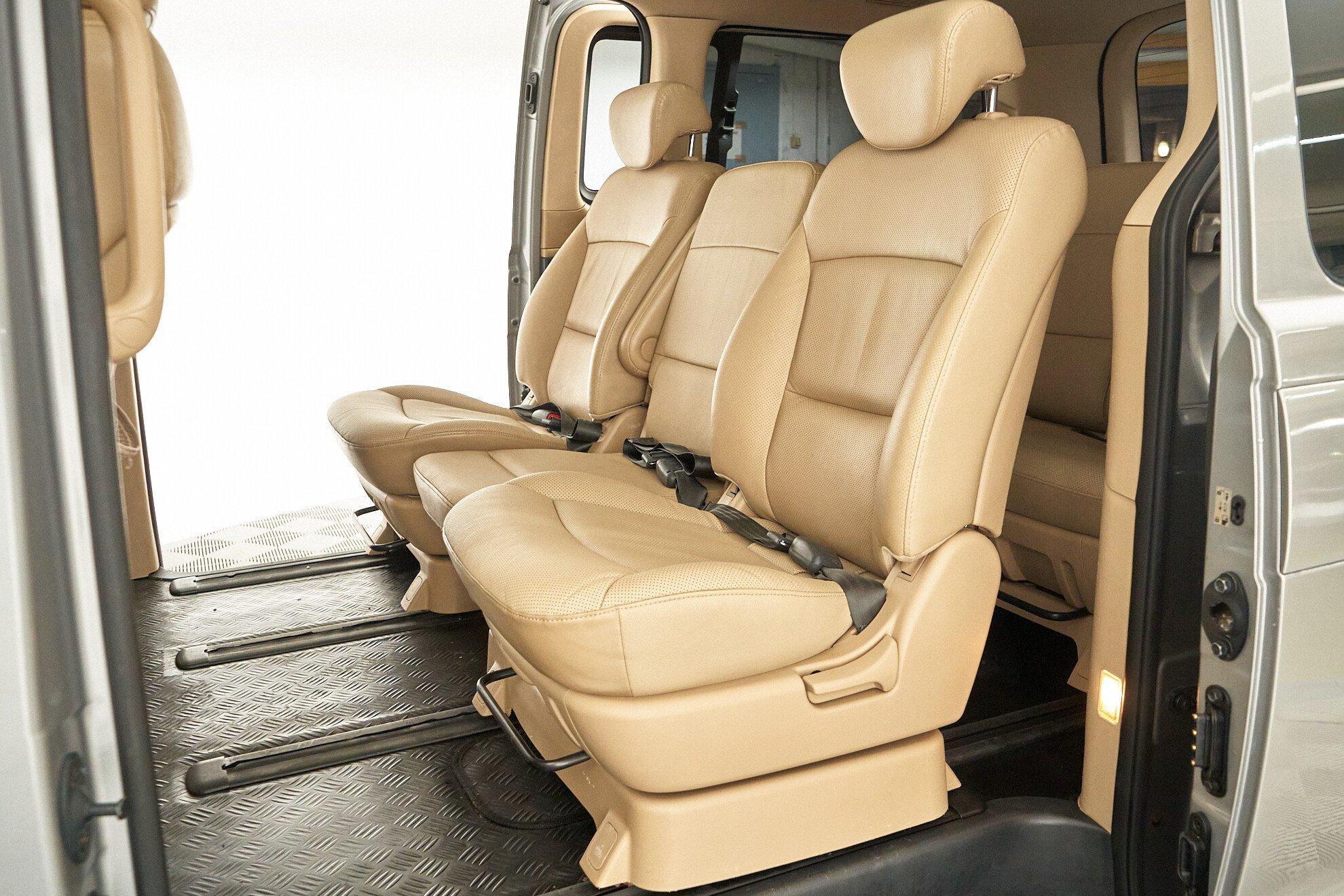 Hyundai Grand Starex 2012, серебряный
