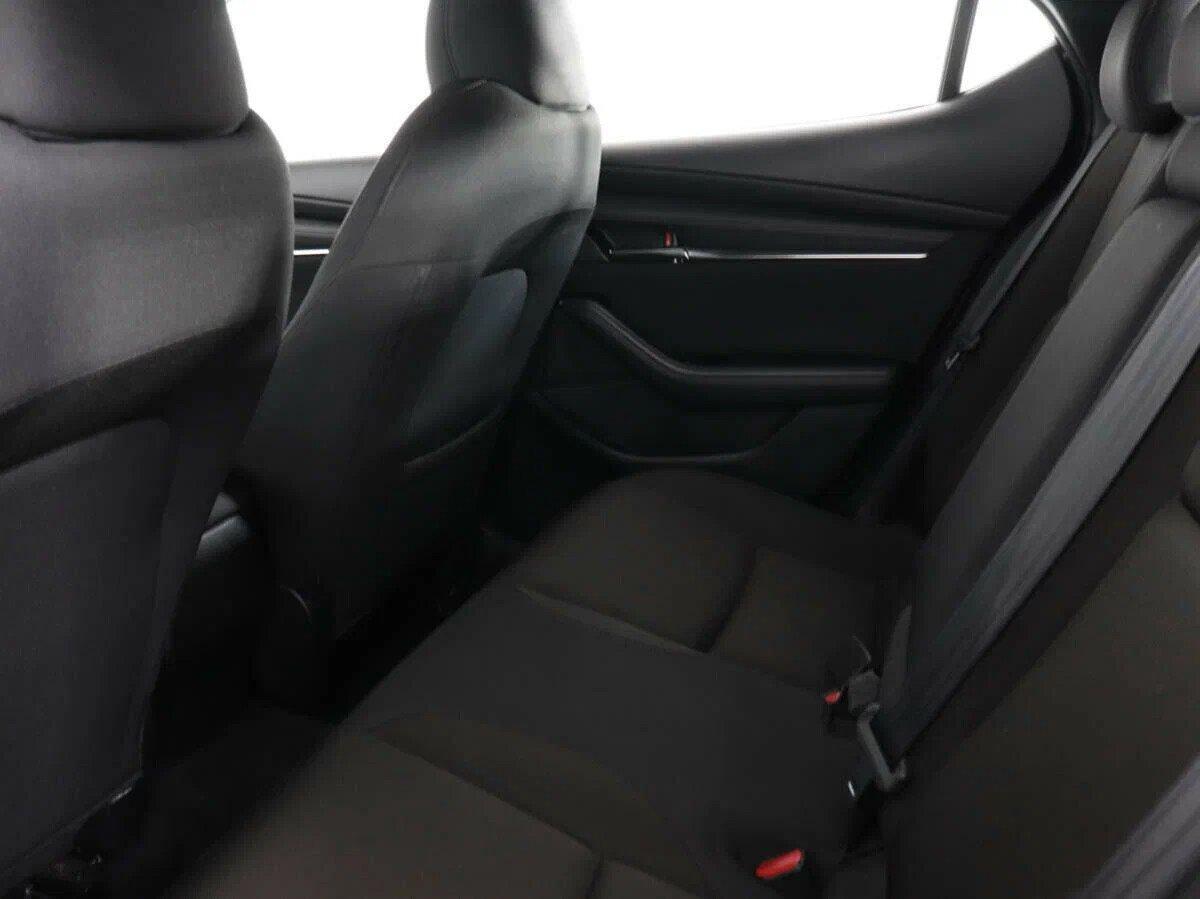 Mazda 3 2019, красный