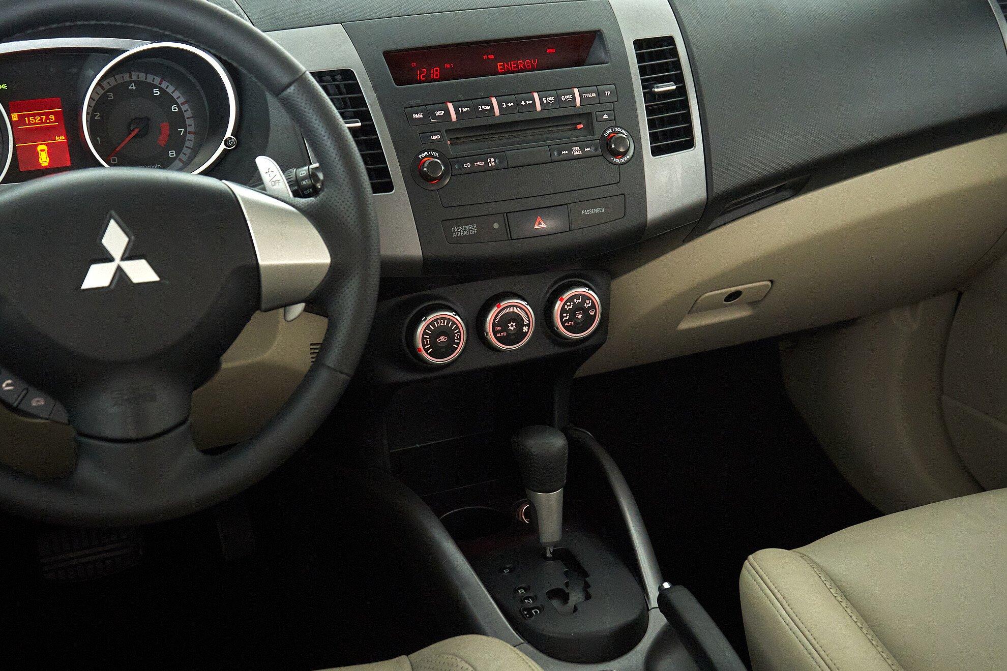 Mitsubishi Outlander 2008, черный