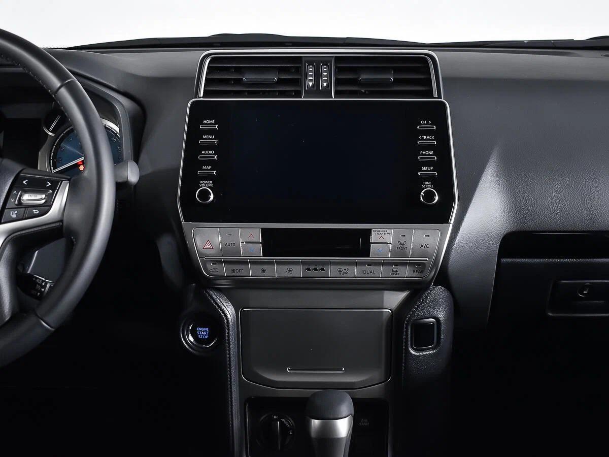 Toyota Land Cruiser Prado 2021, белый