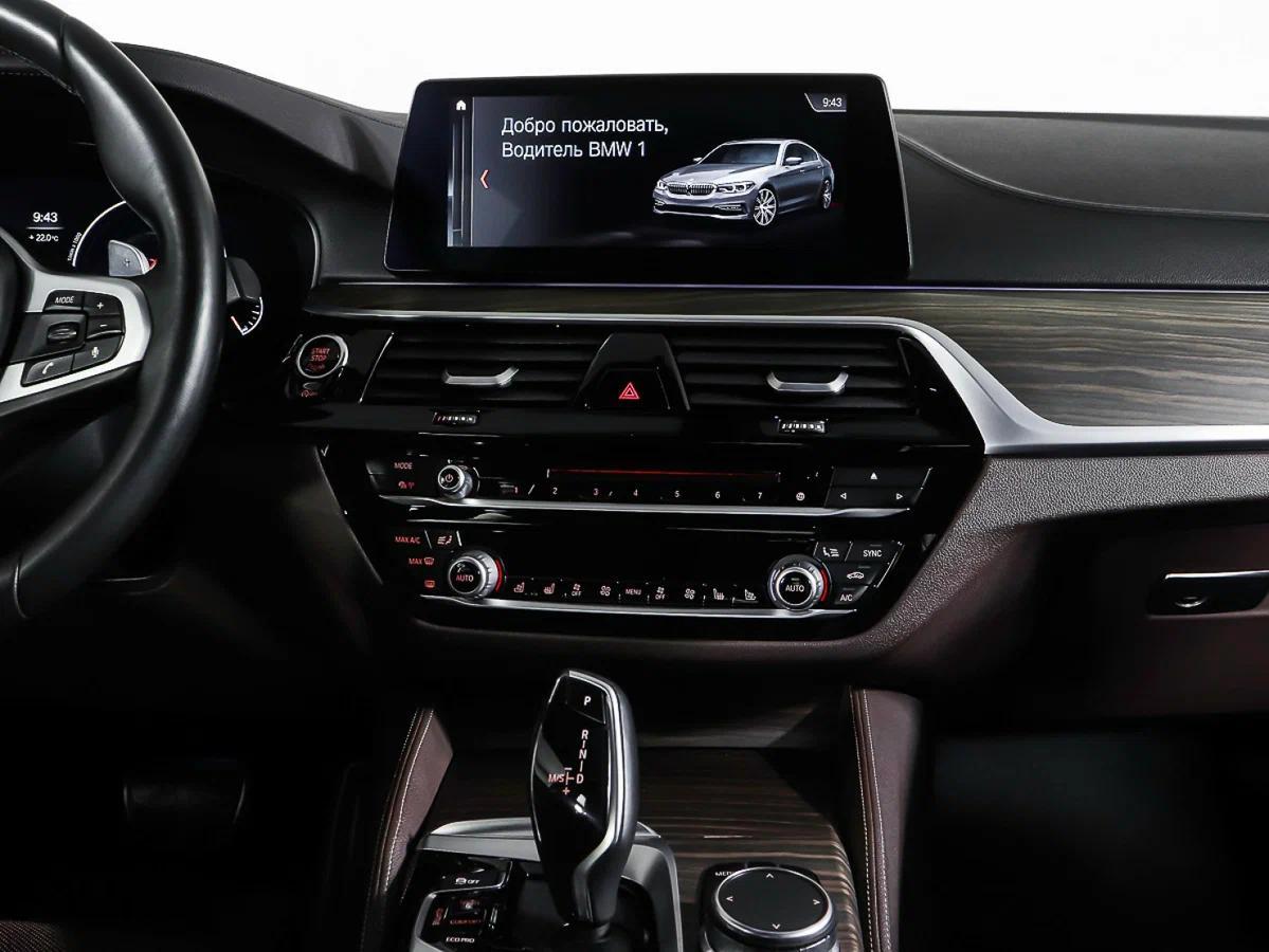 BMW 5 серии 2019, синий