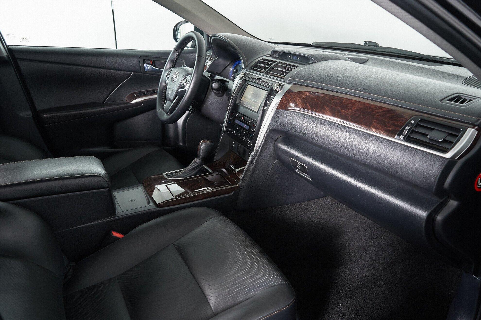 Toyota Camry 2017, черный