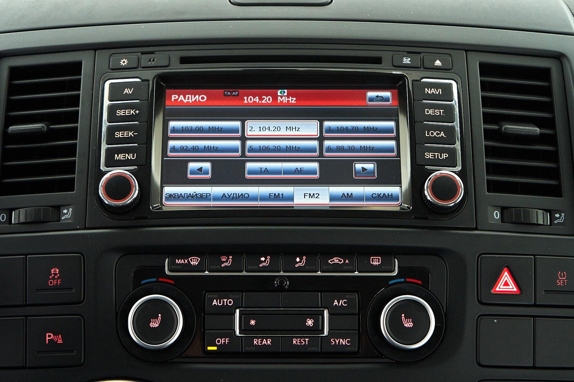 Volkswagen Multivan 2012, черный