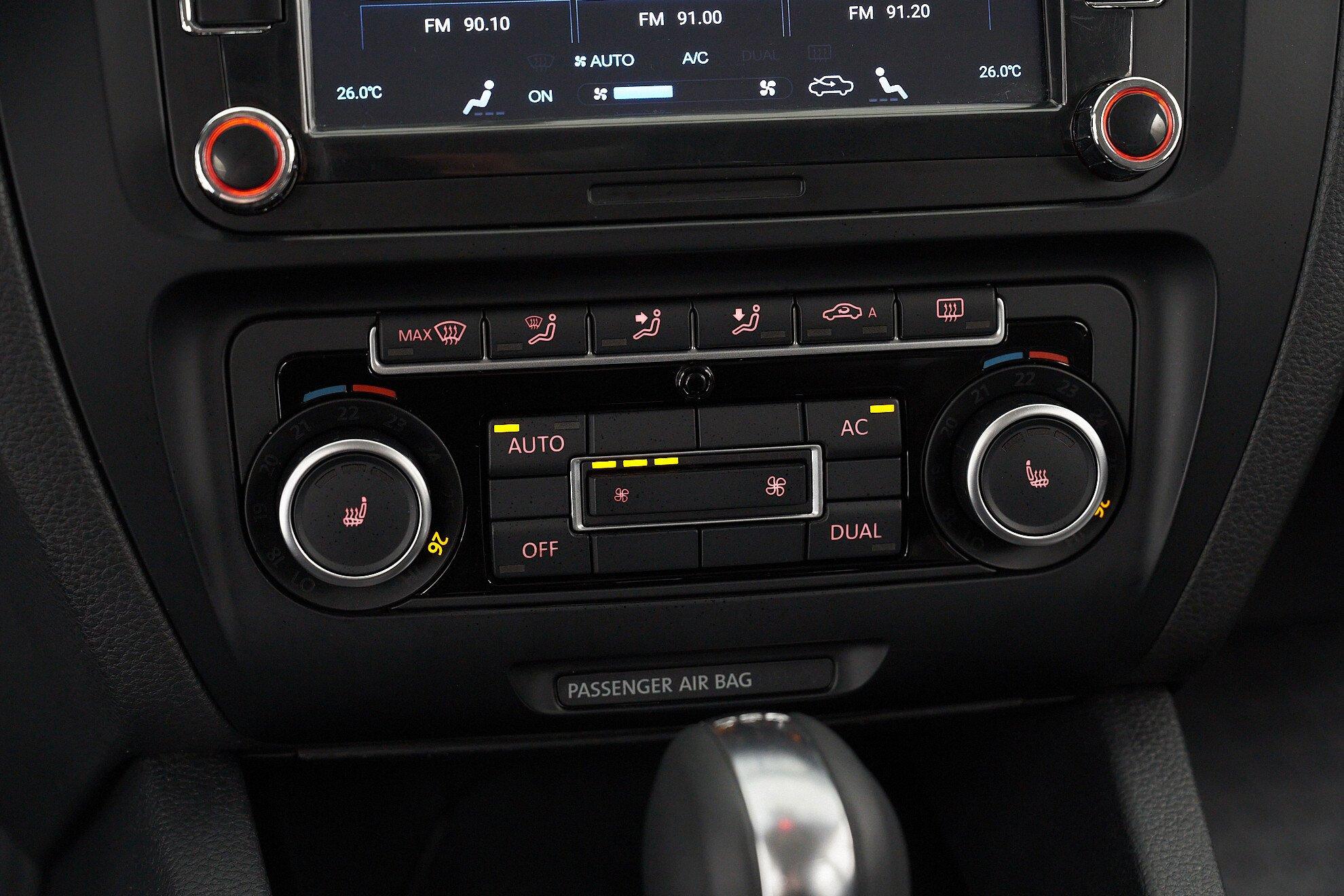 Volkswagen Jetta 2011, серебряный