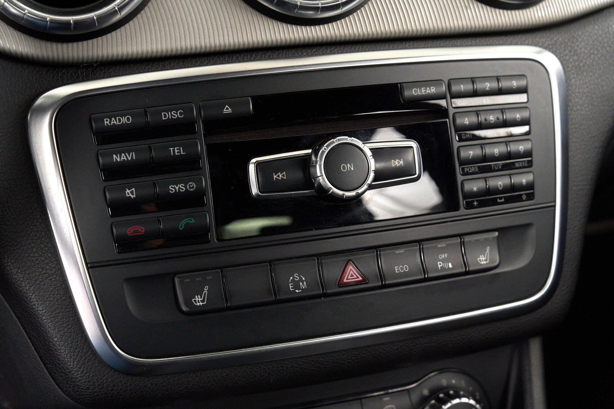 Mercedes-Benz CLA 2014, красный