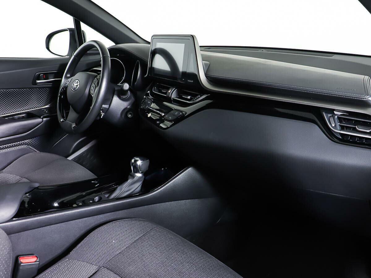 Toyota C-HR 2018, белый