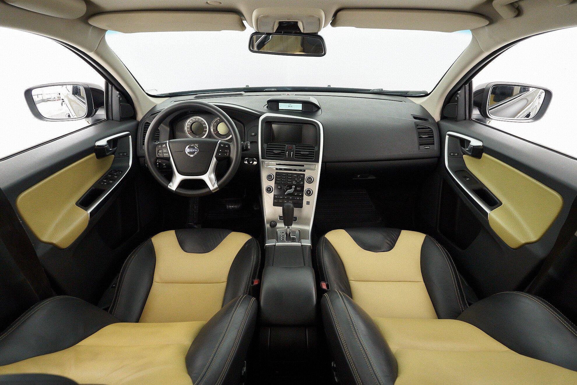Volvo XC60 2010, черный