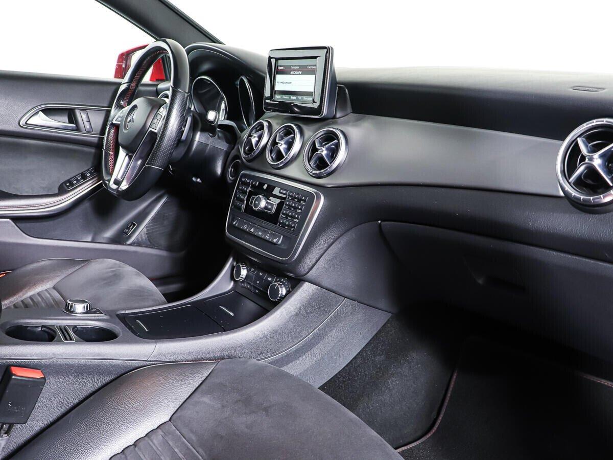 Mercedes-Benz CLA 2015, красный