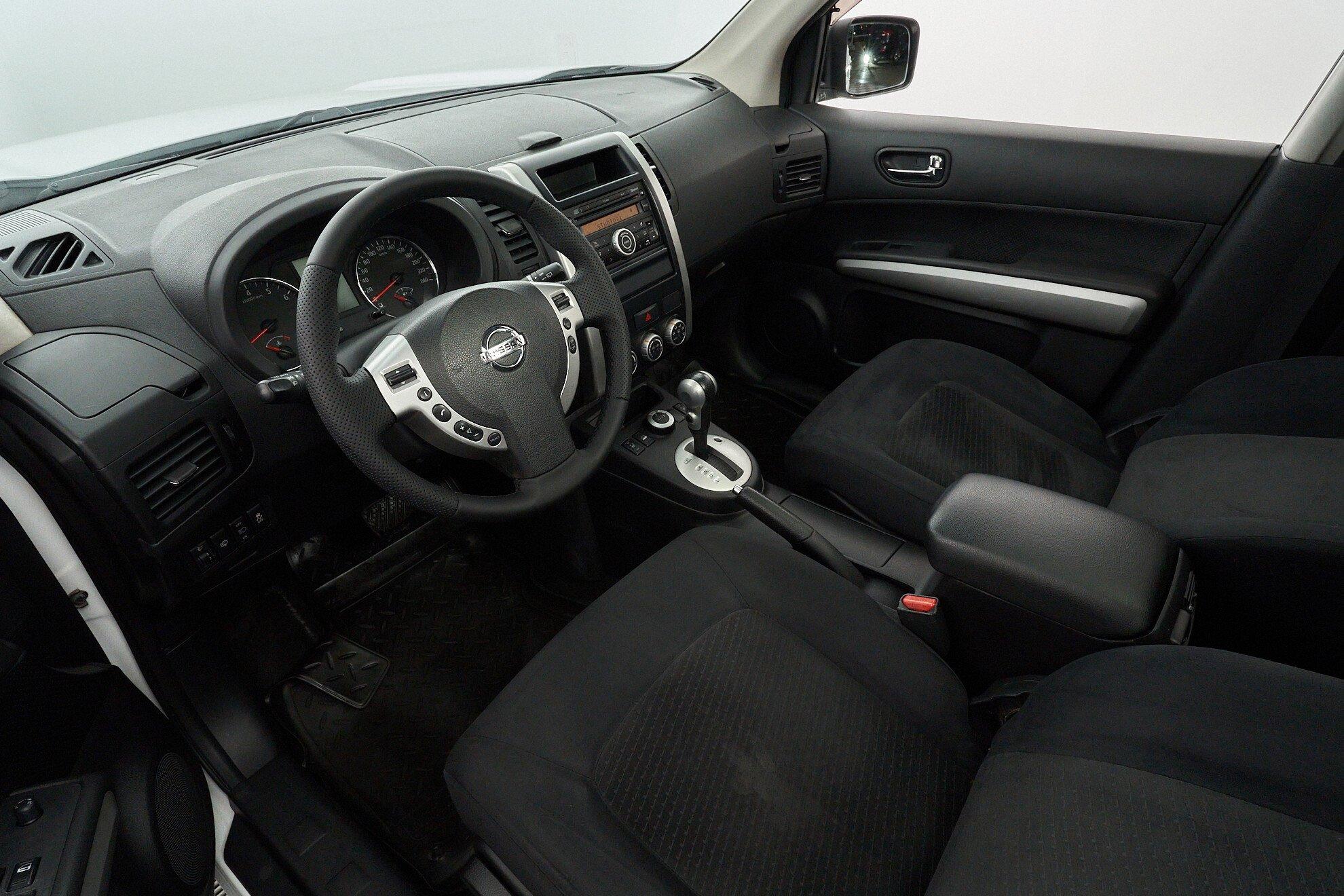 Nissan X-Trail 2011, белый
