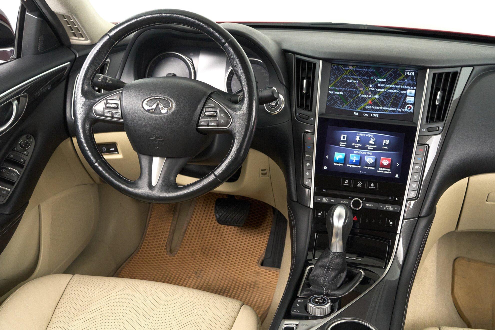 Infiniti Q50 2016, красный