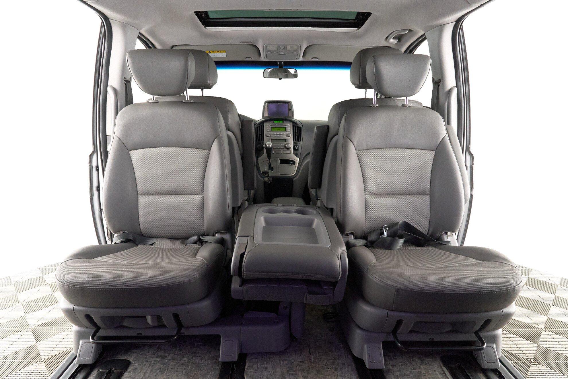 Hyundai Grand Starex 2012, серебряный