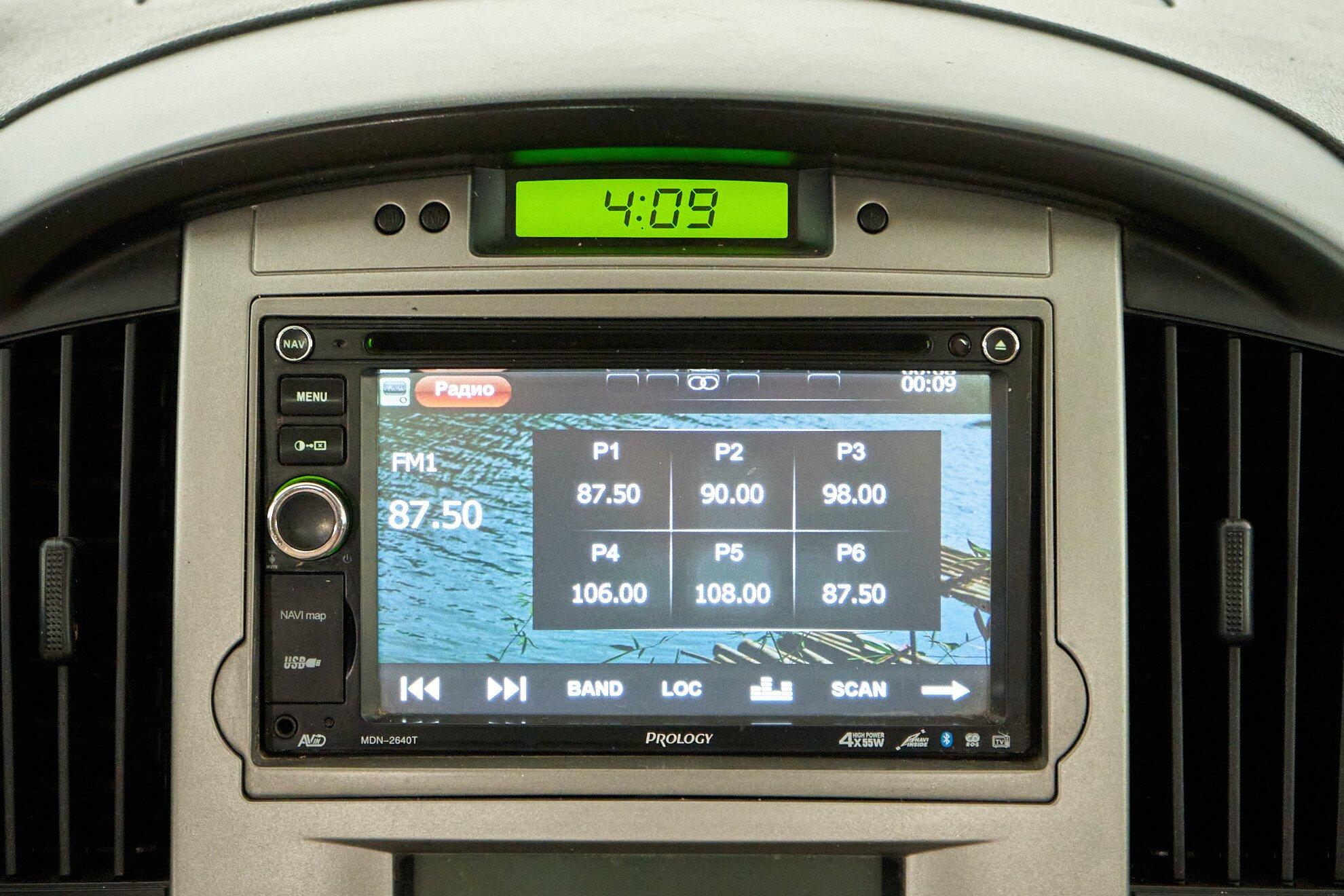 Hyundai Grand Starex 2012, серебряный