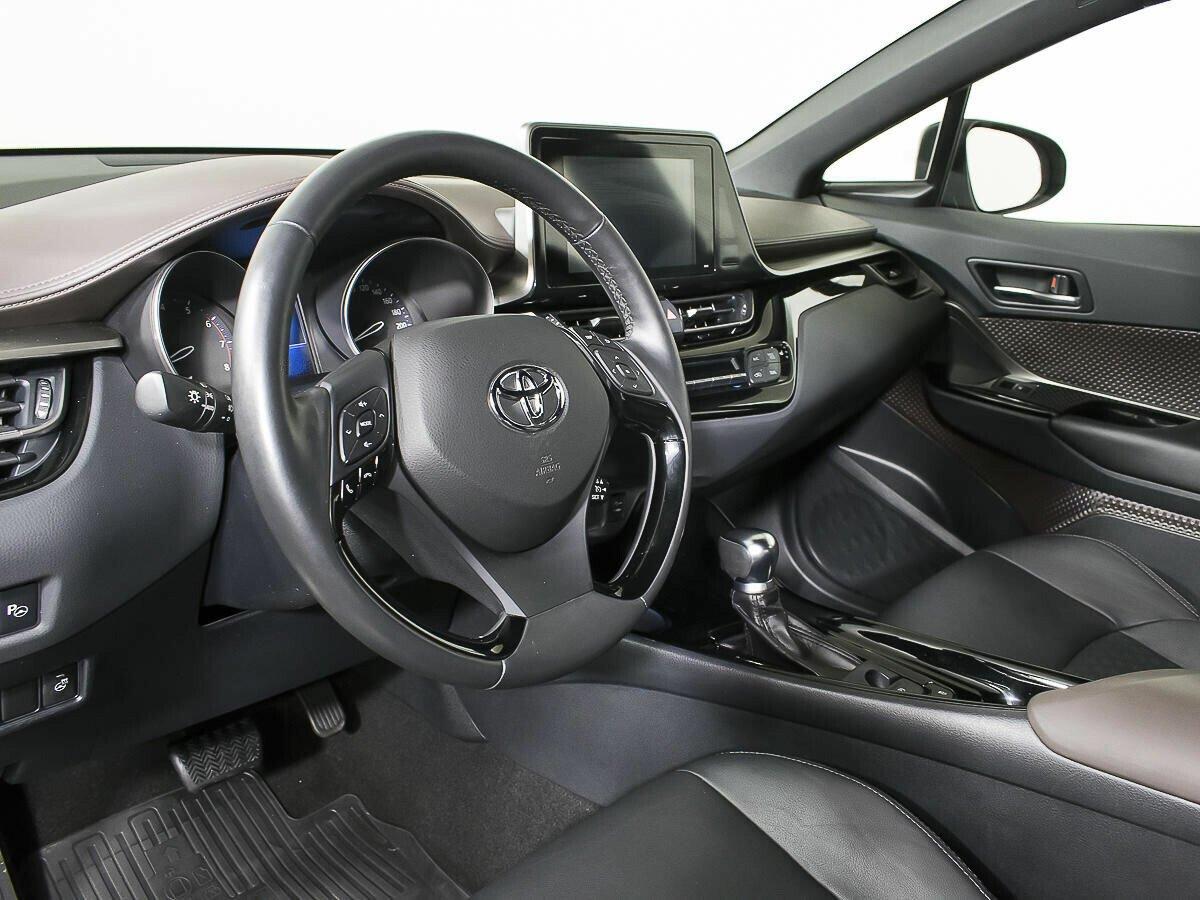 Toyota C-HR 2018, серебряный