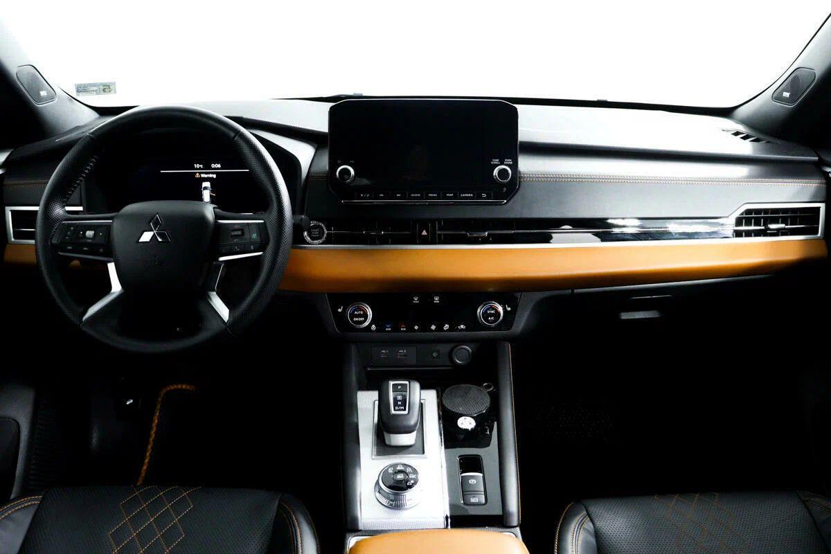 Mitsubishi Outlander 2023, серый