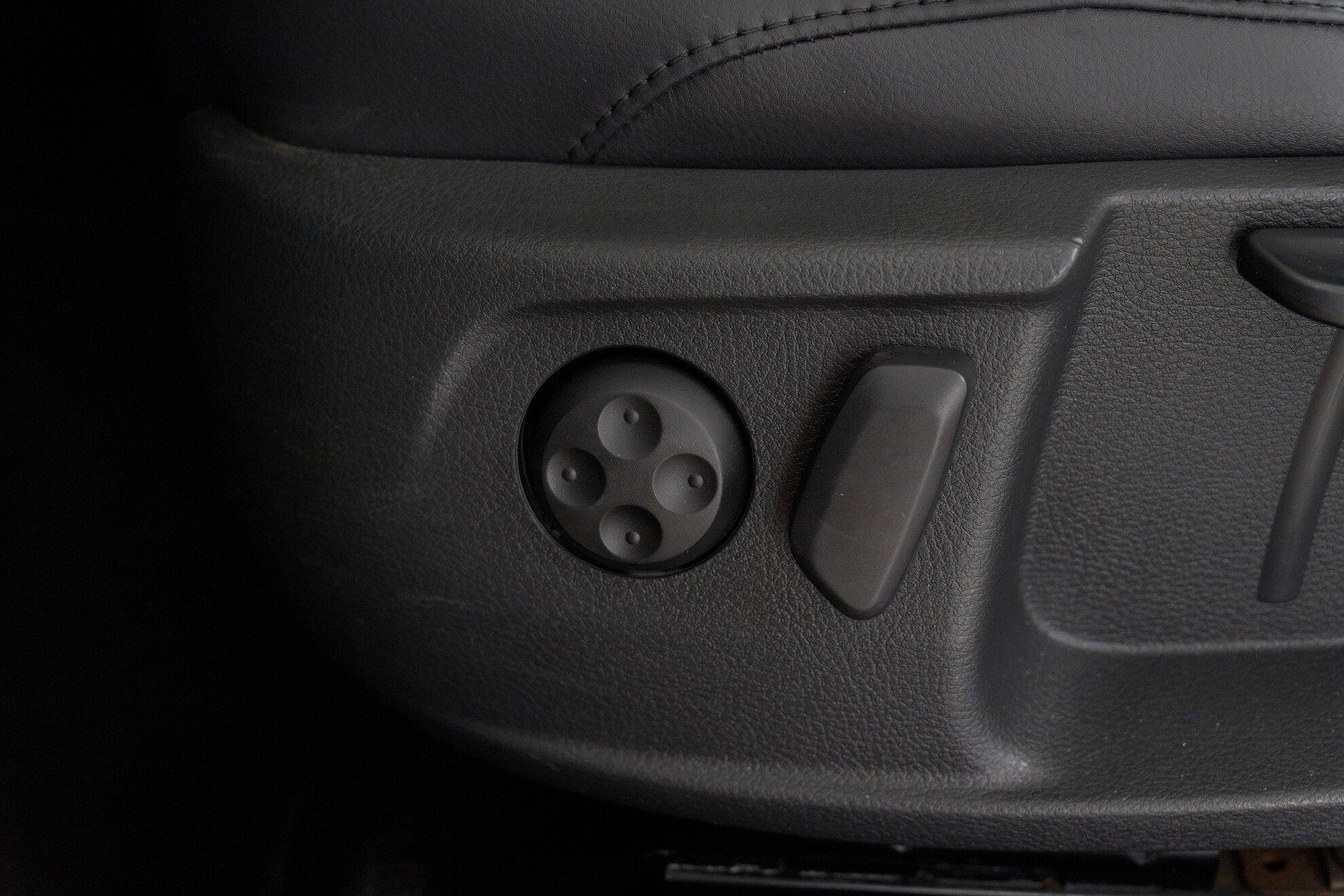 Volkswagen Passat 2011, белый