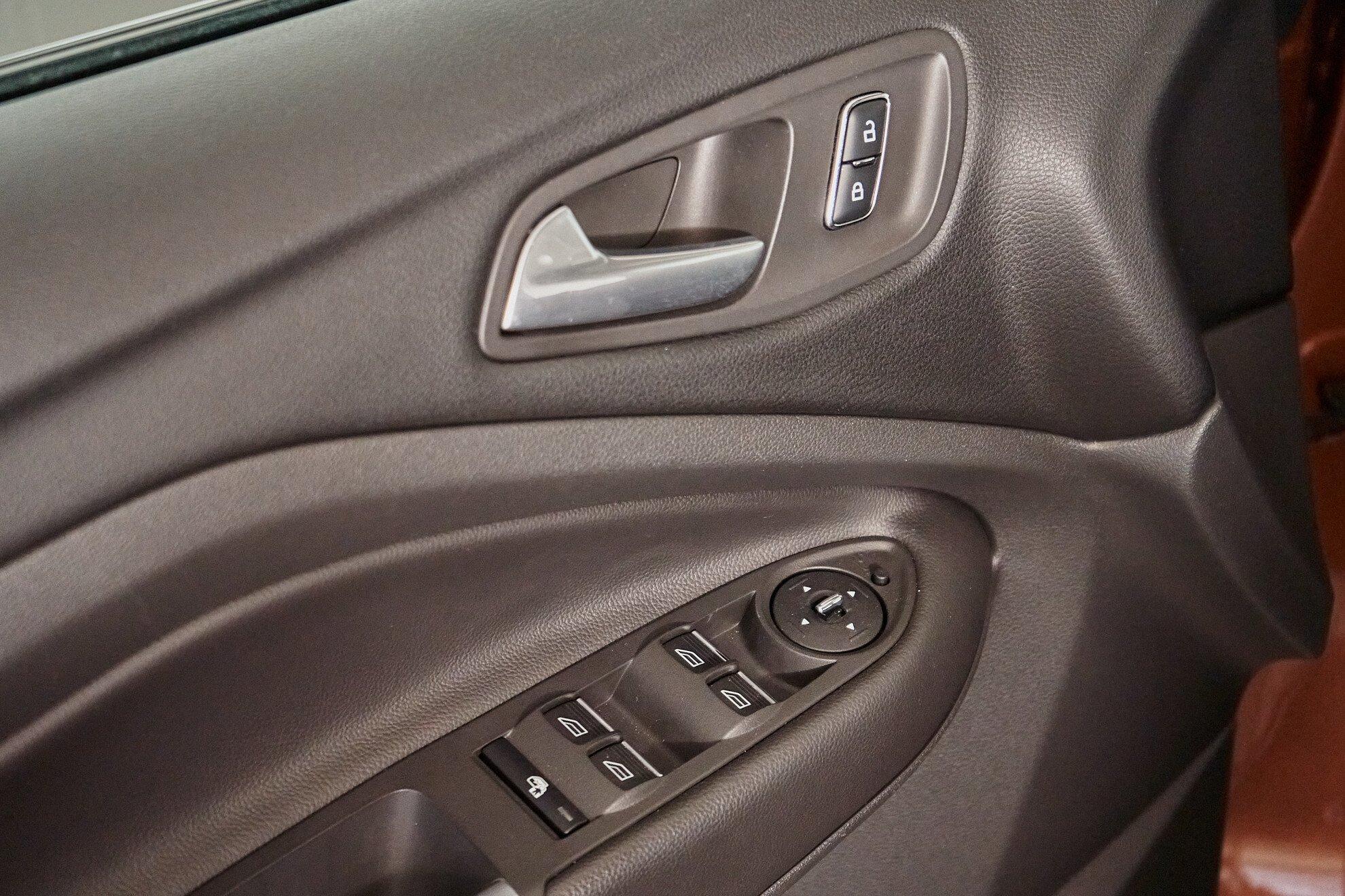 Ford Kuga 2013, коричневый