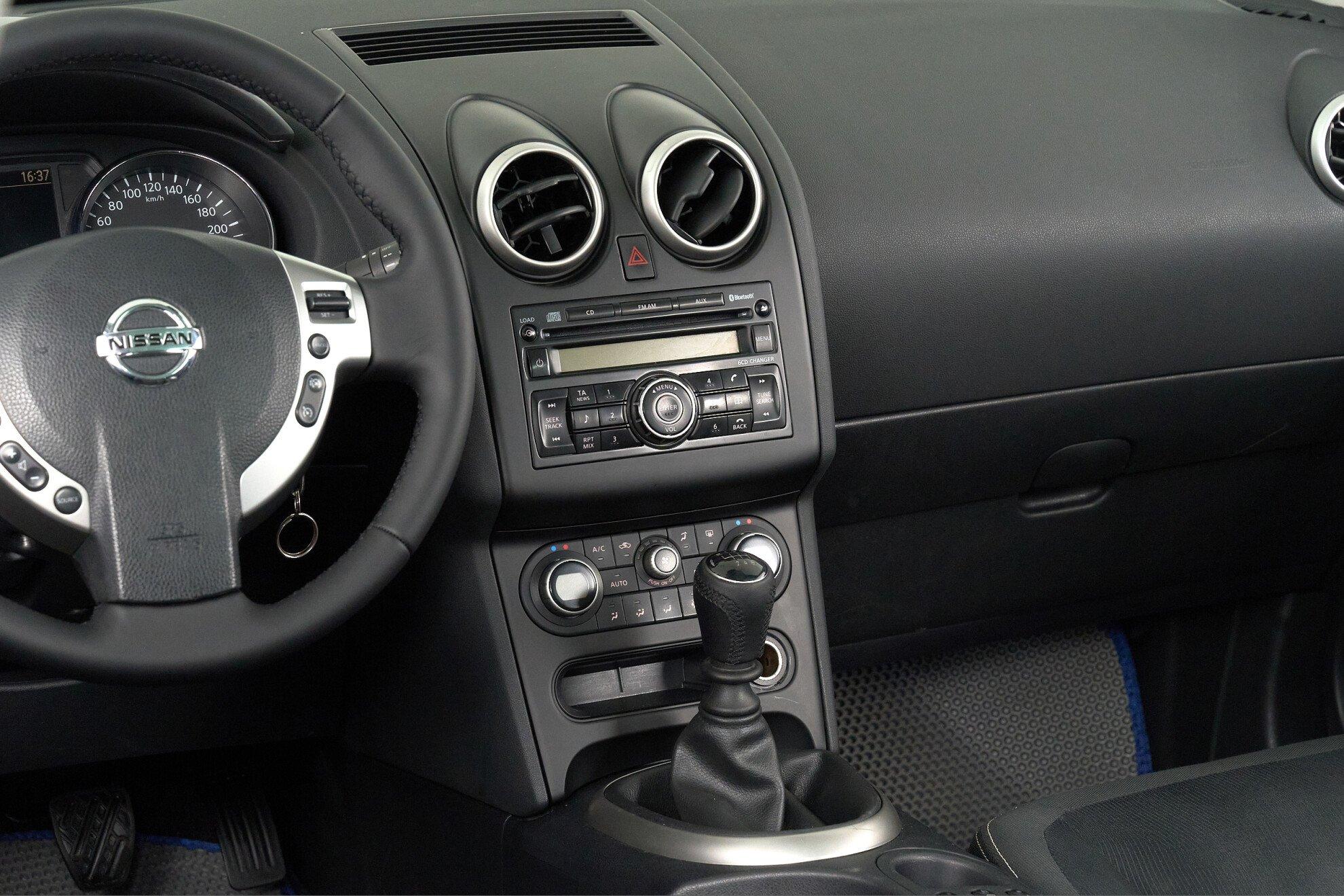 Nissan Qashqai+2 2010, черный