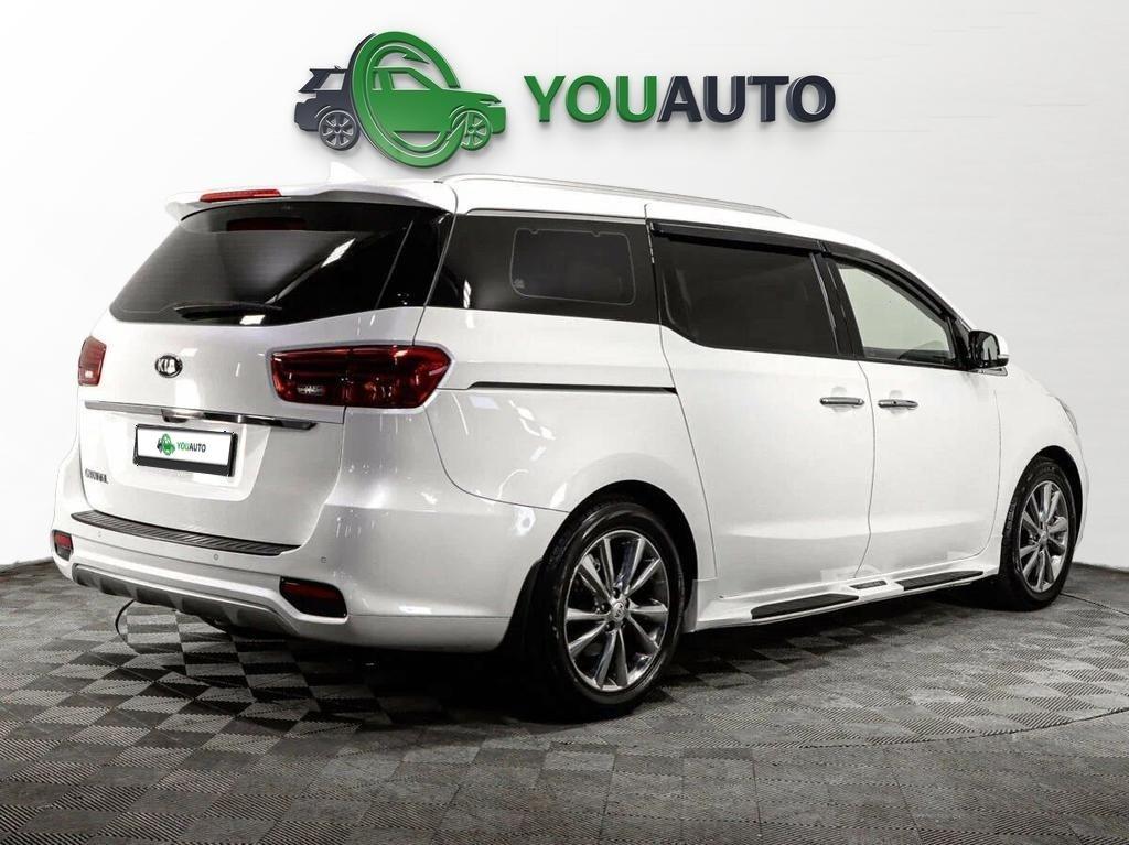 Kia Carnival 2017, белый