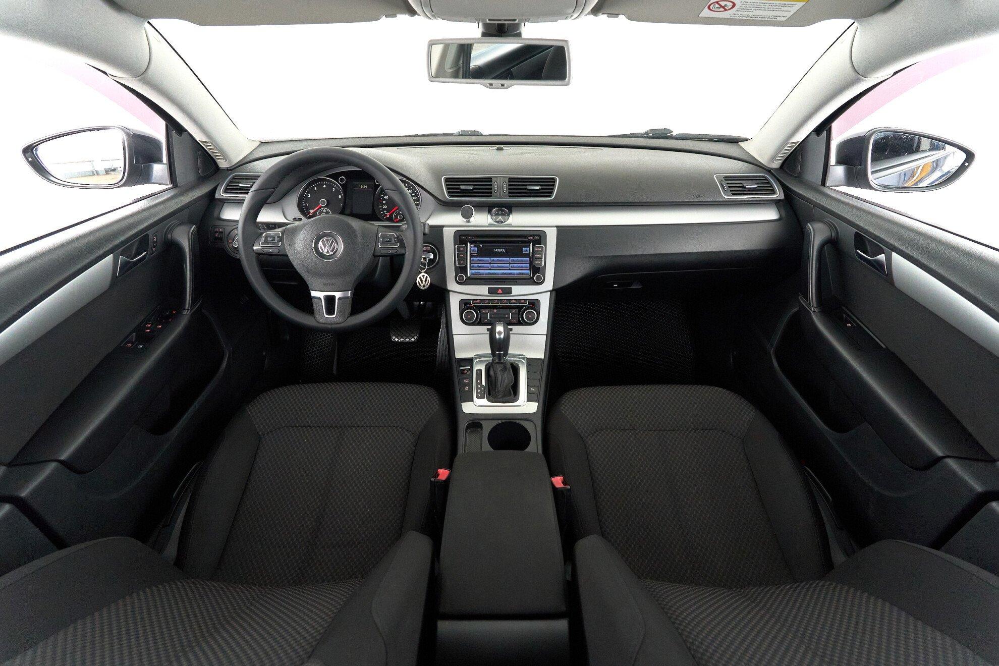 Volkswagen Passat 2011, синий