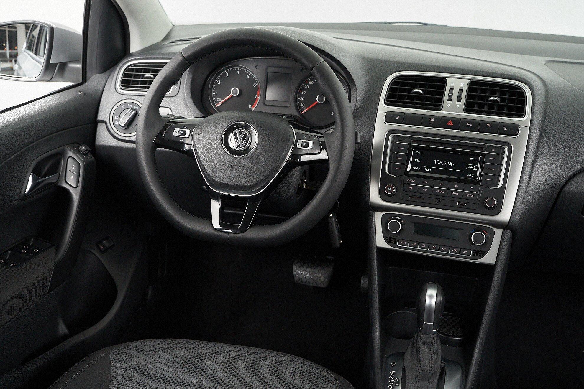 Volkswagen Polo 2018, серебряный