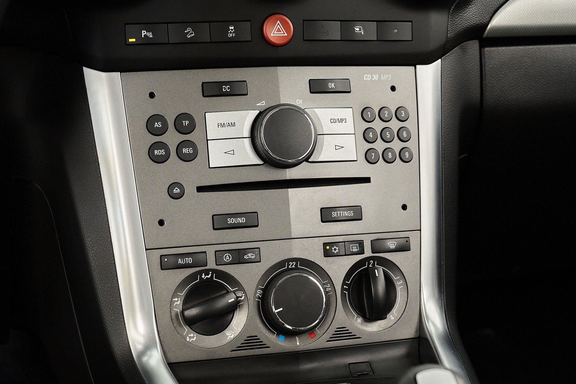 Opel Antara 2012, черный