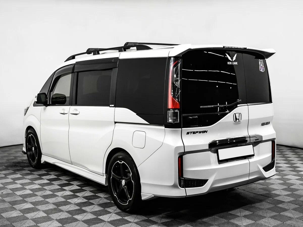 Honda Stepwgn 2022, белый