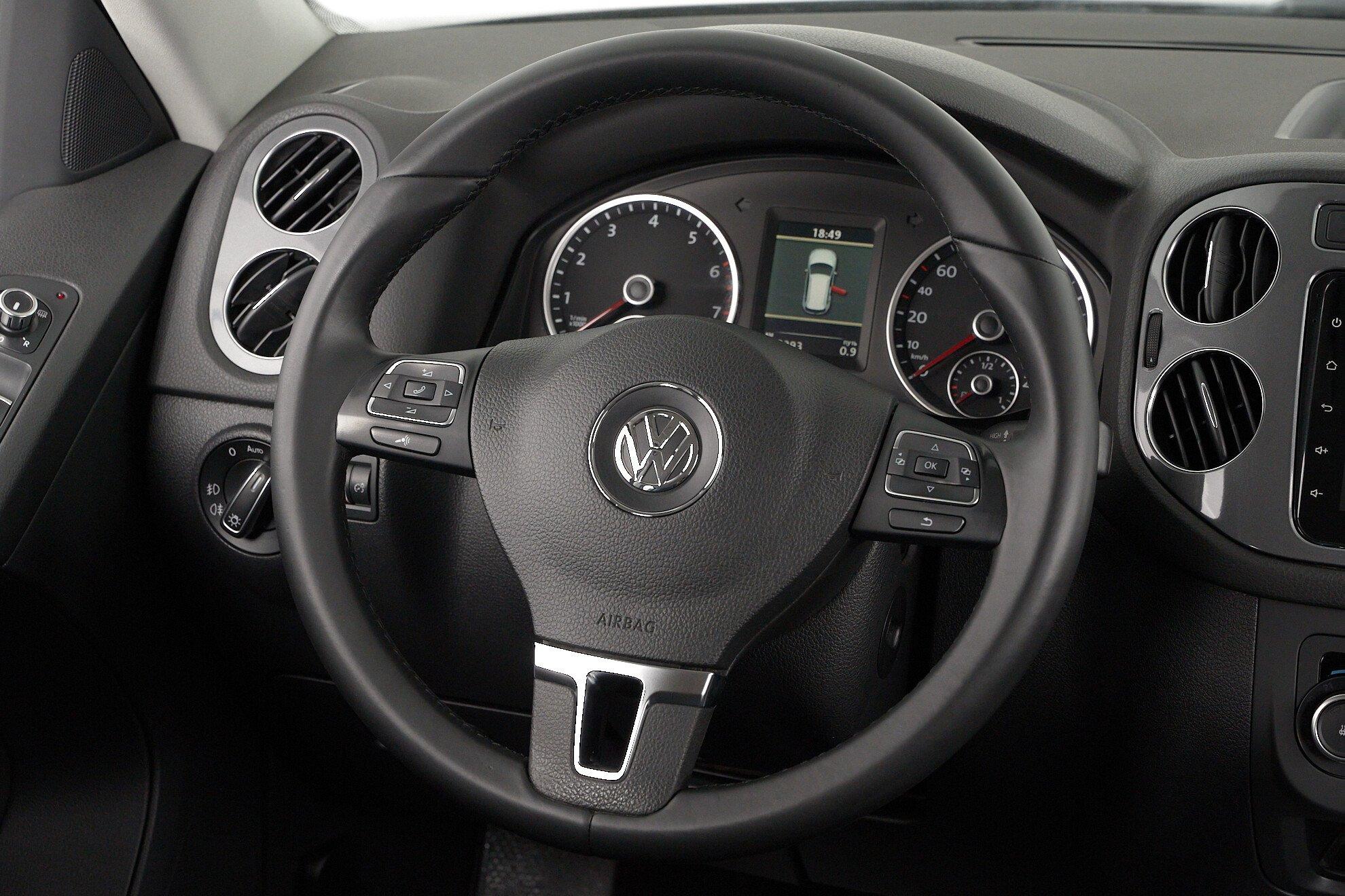 Volkswagen Tiguan 2012, черный