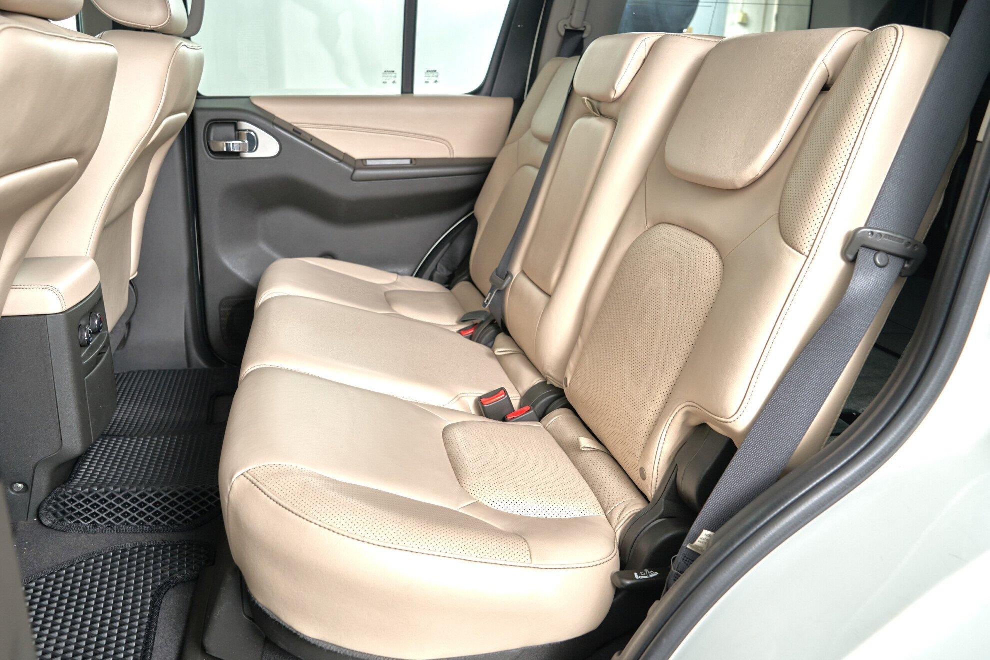 Nissan Pathfinder 2012, белый