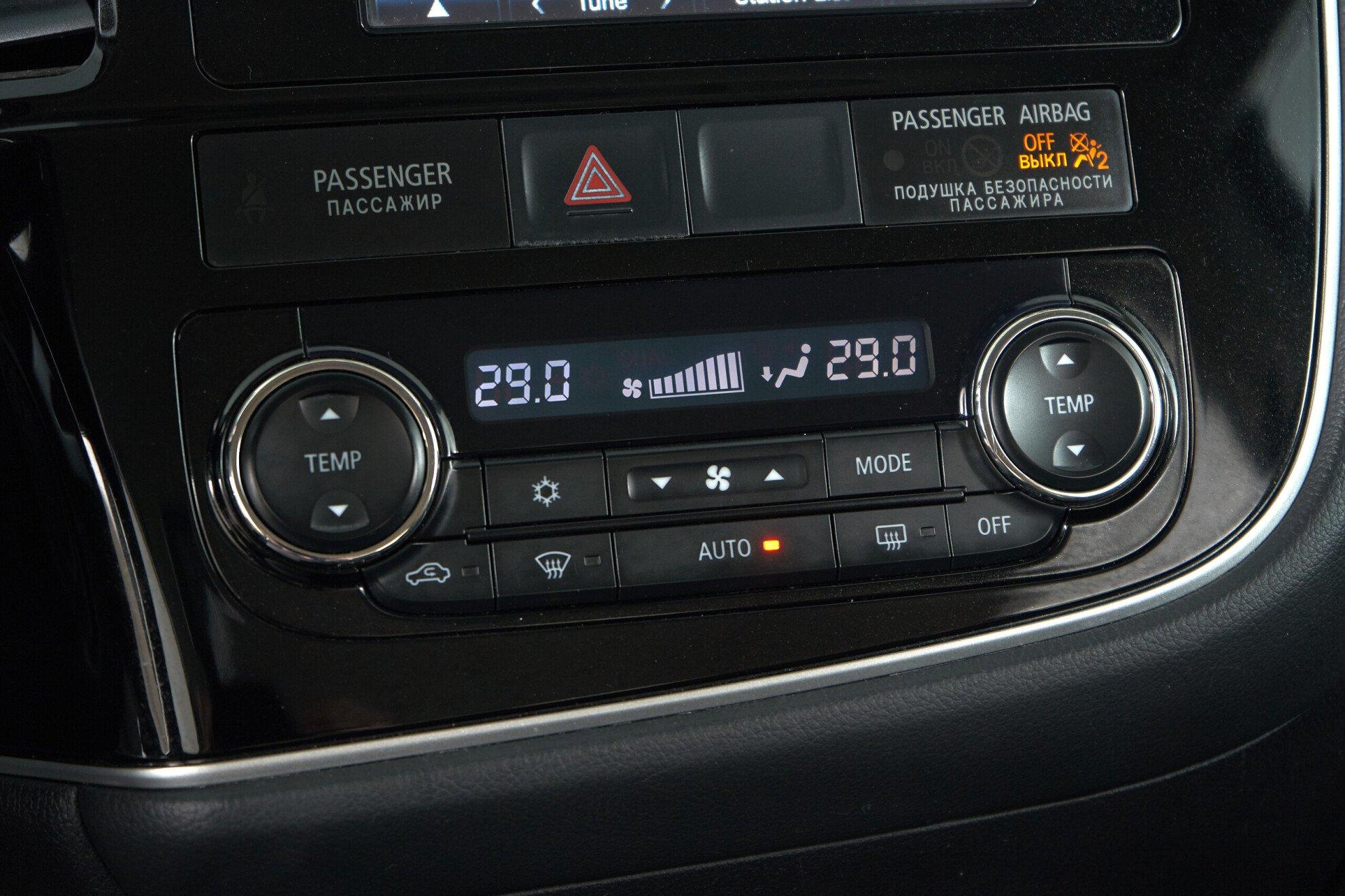 Mitsubishi Outlander 2014, черный
