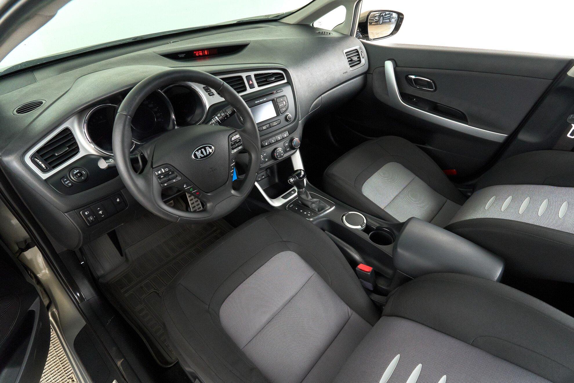 Kia Ceed 2013, серебряный