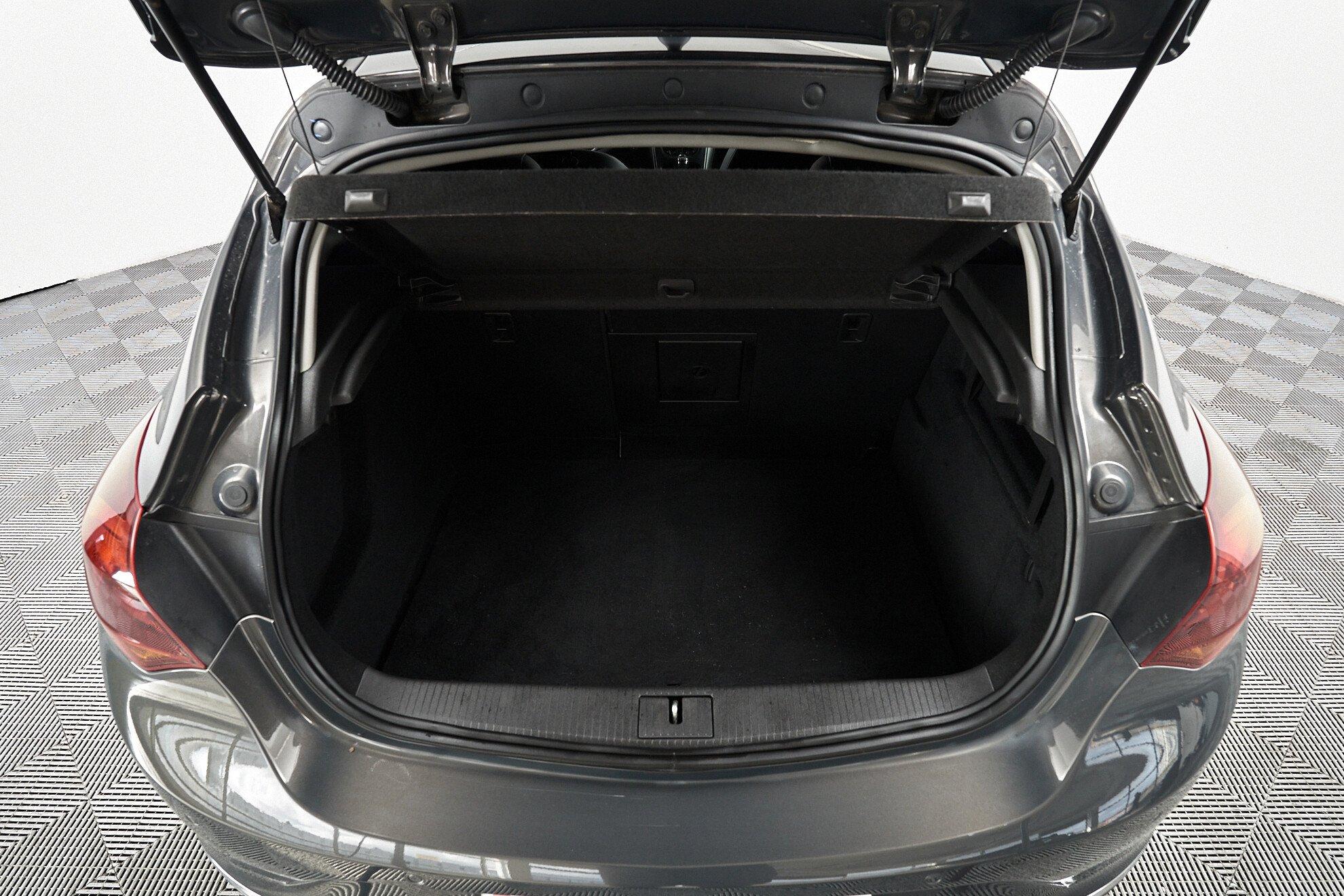 Opel Astra 2013, серый