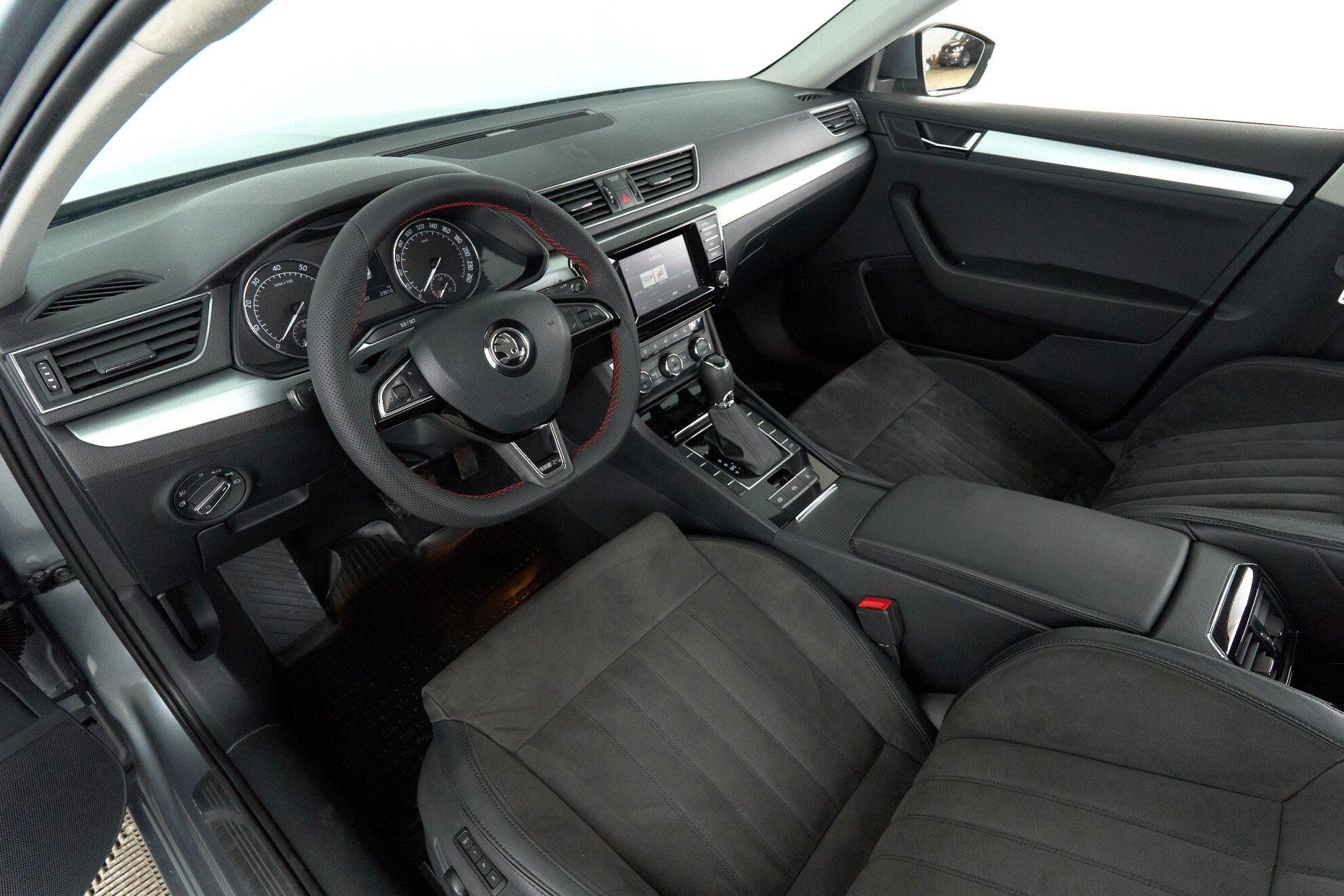 Skoda Superb 2015, серый