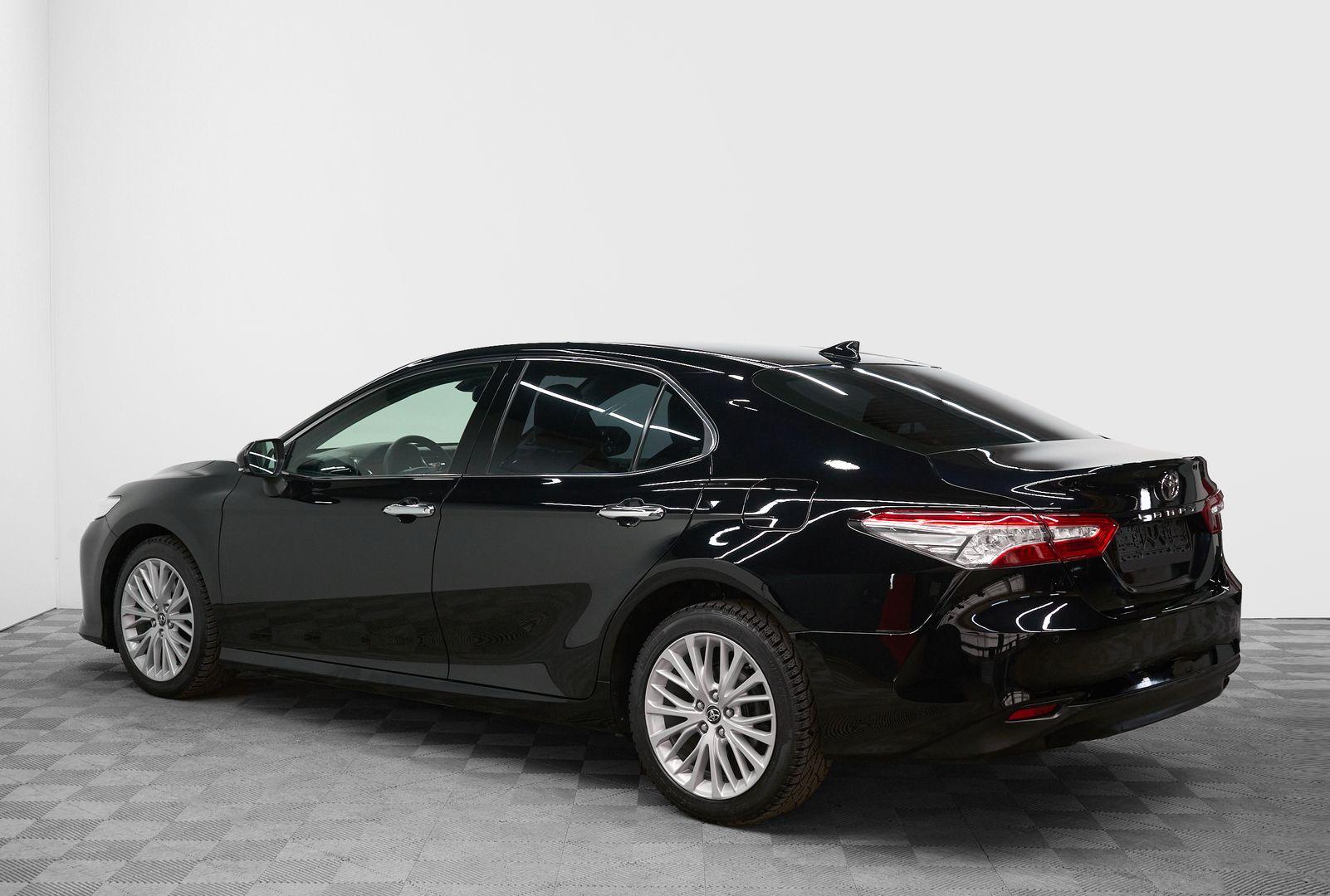 Toyota Camry 2020, черный