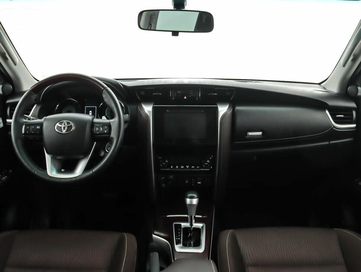 Toyota Fortuner 2020, черный