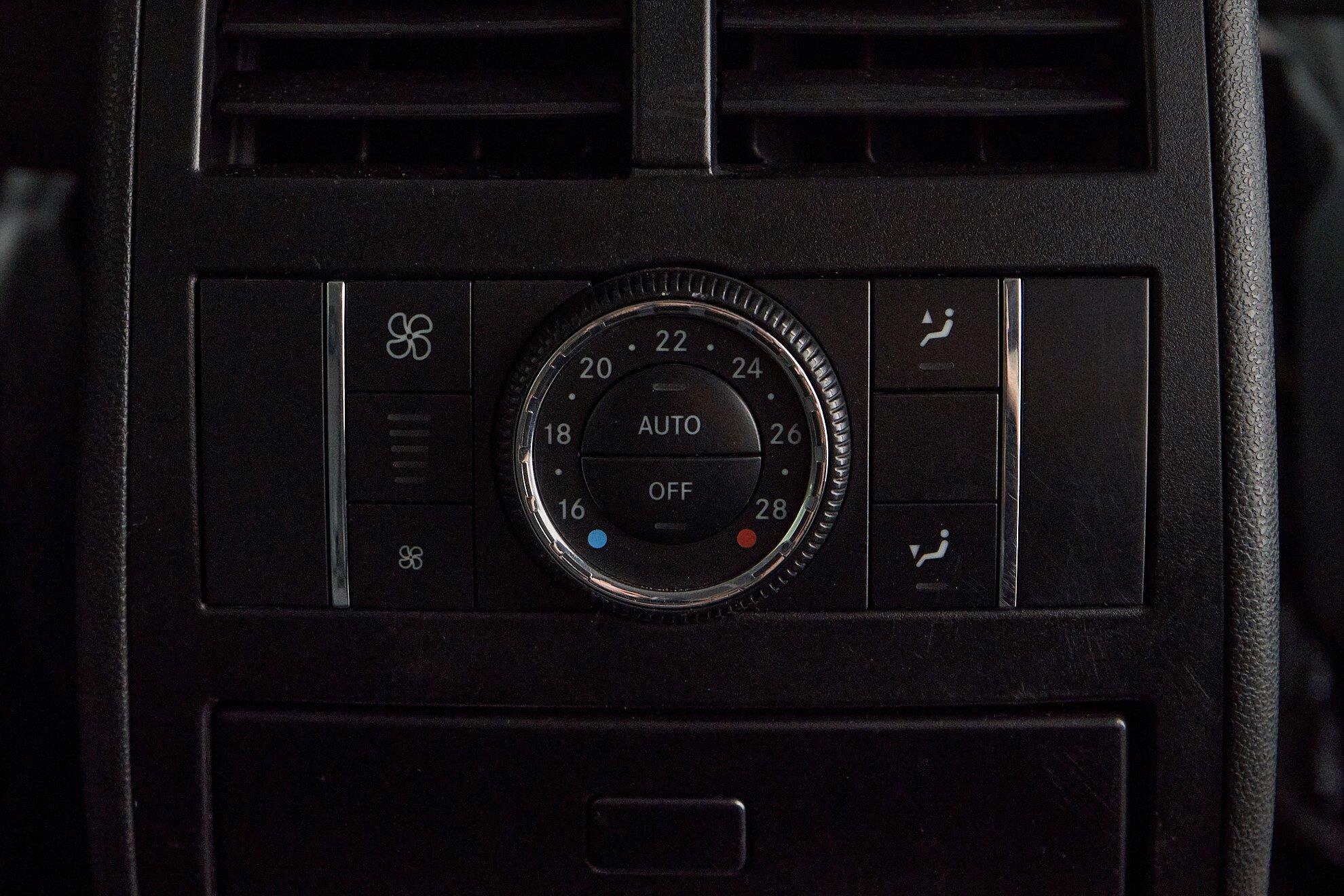 Mercedes-Benz Vito 2010, черный