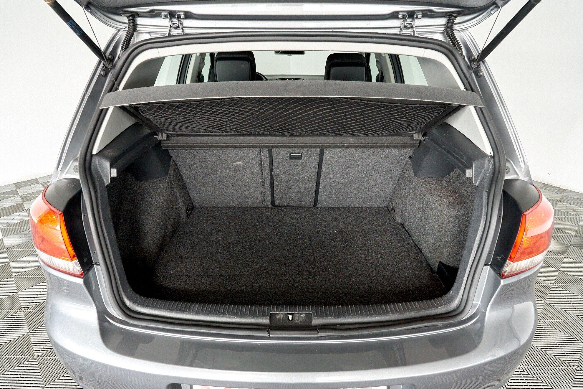 Volkswagen Golf 2012, серый
