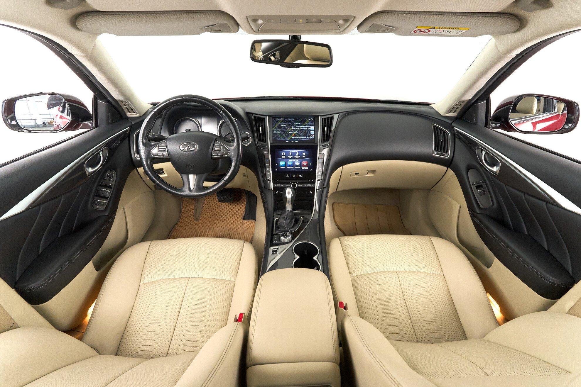 Infiniti Q50 2016, красный
