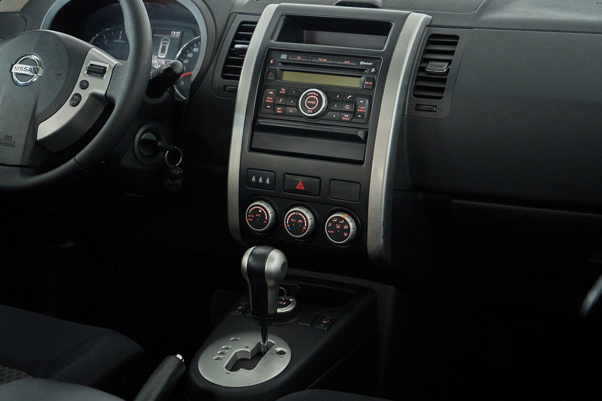 Nissan X-Trail 2011, серый