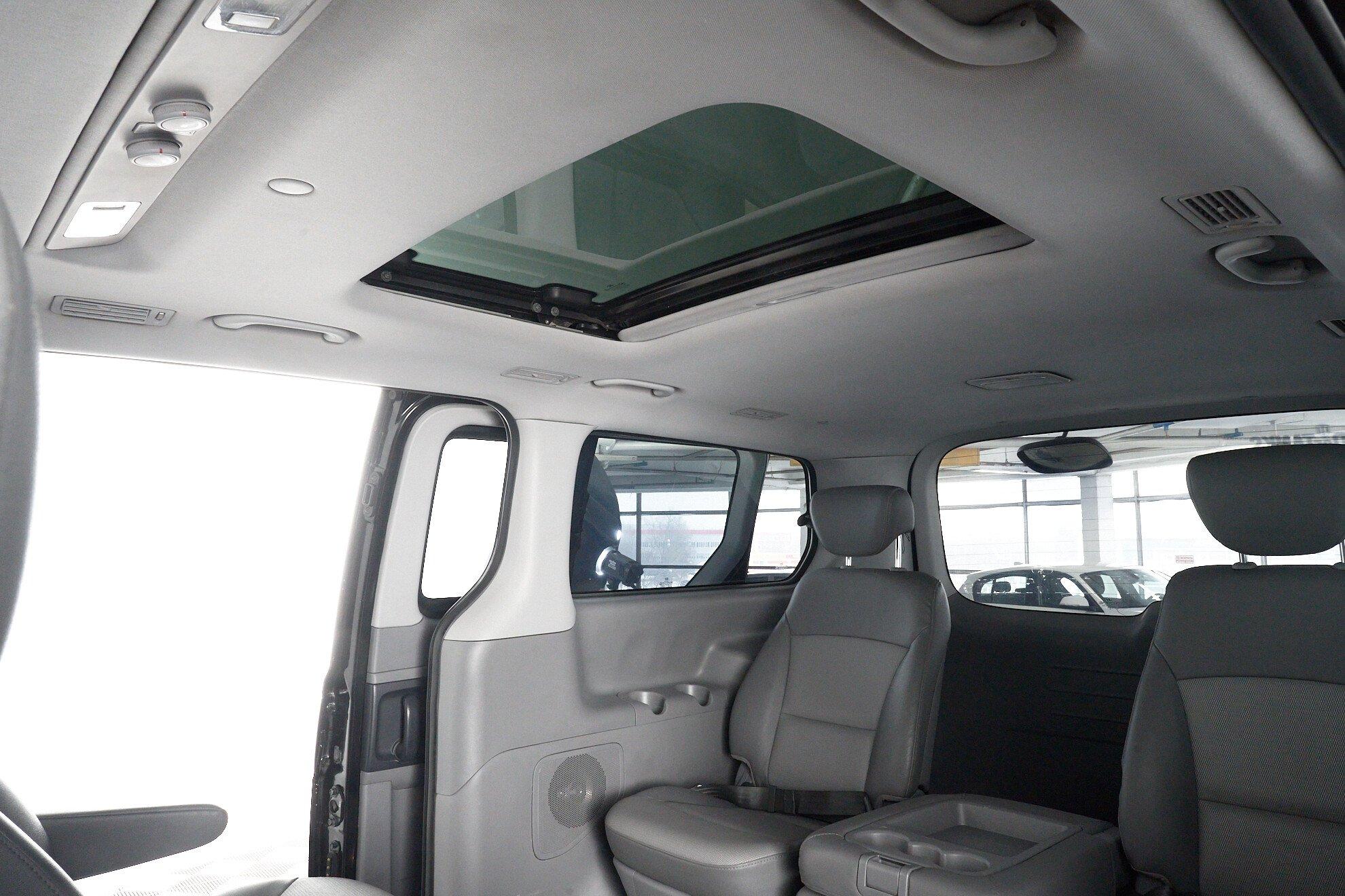 Hyundai Grand Starex 2011, черный