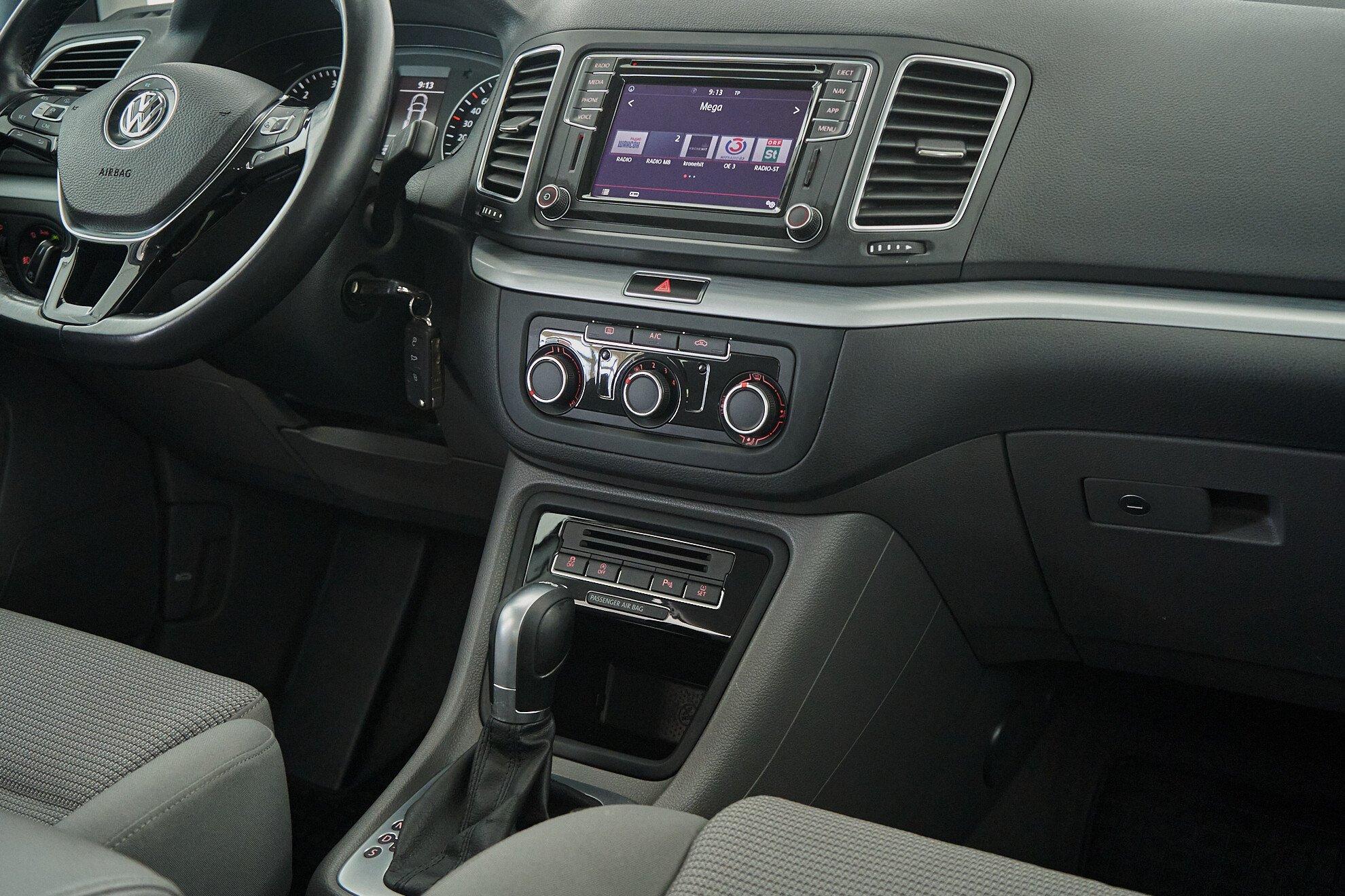 Volkswagen Sharan 2019, серебряный