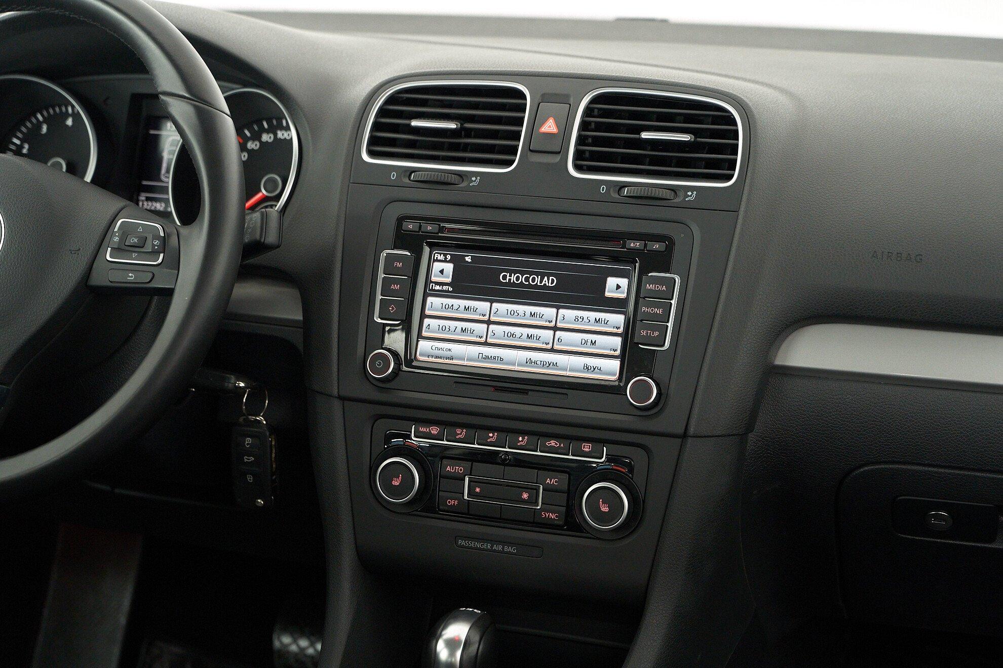 Volkswagen Golf 2012, серый