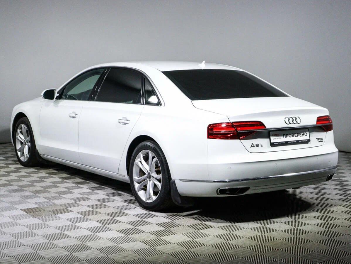 Audi A8 2017, белый