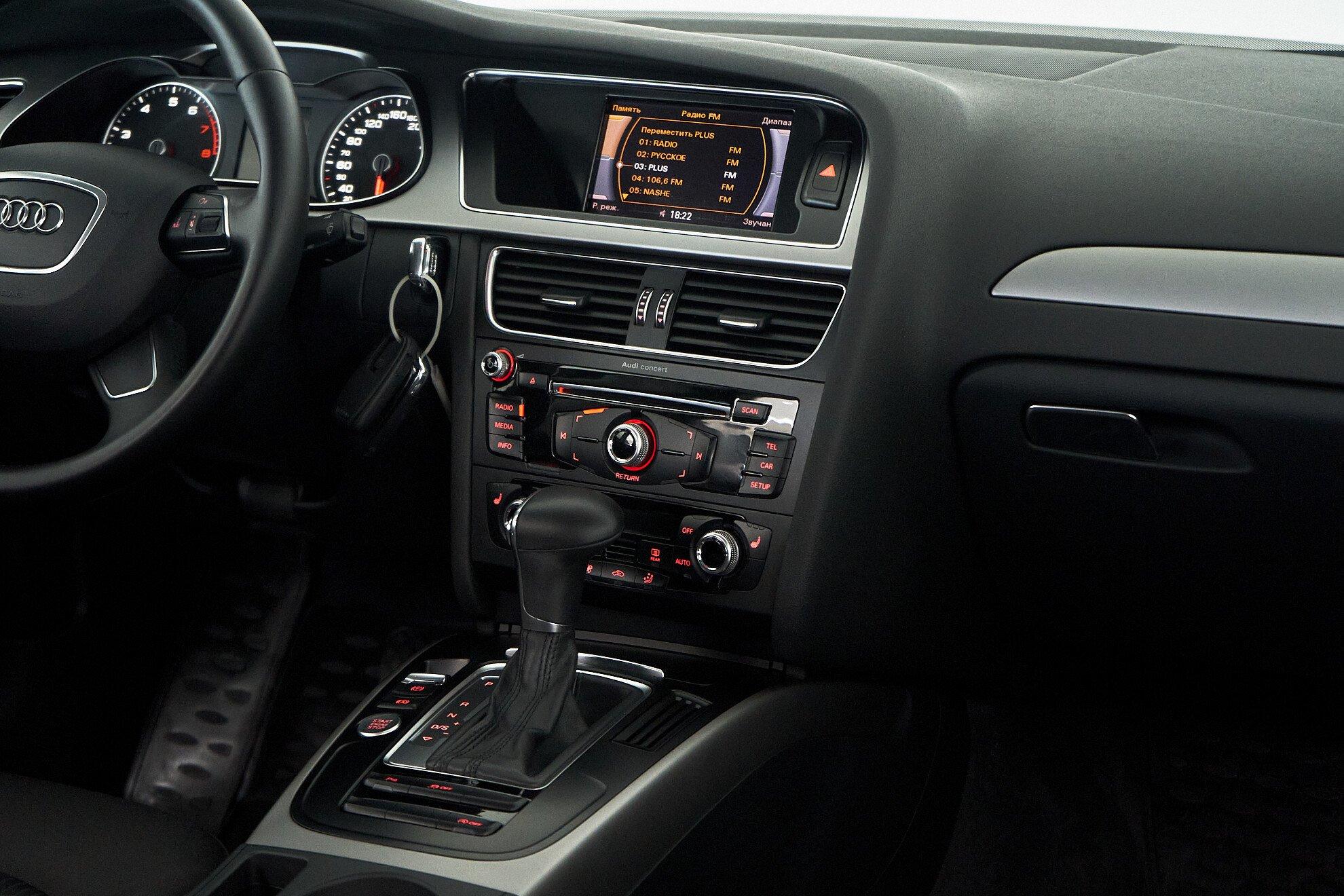 Audi A4 2012, черный