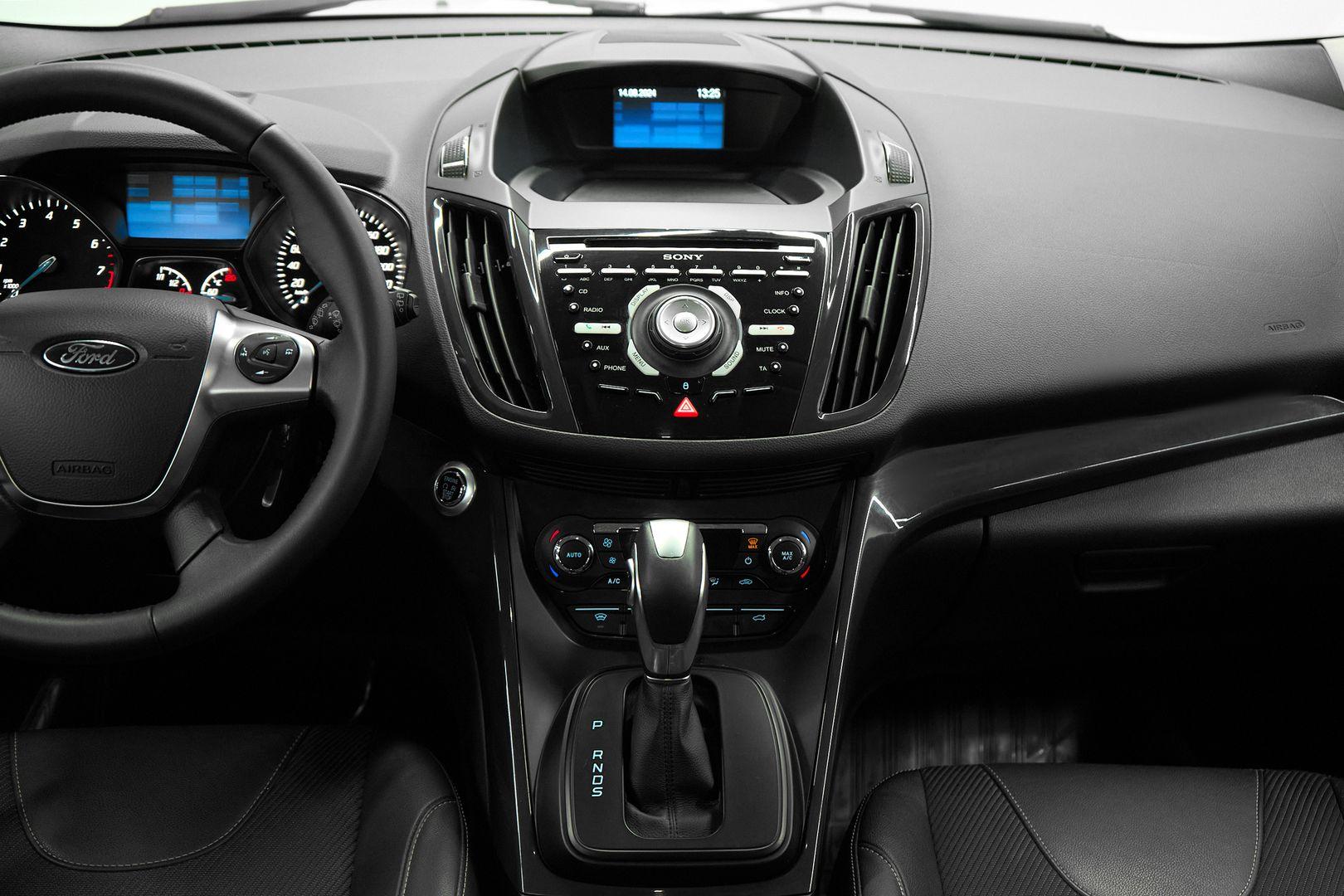 Ford Kuga 2015, белый