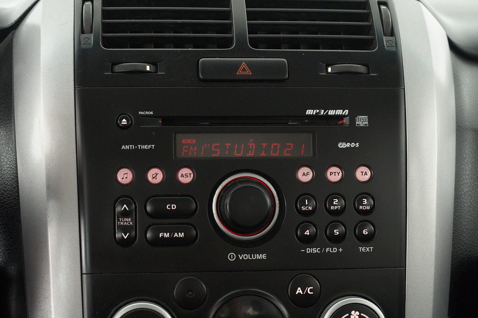 Suzuki Grand Vitara 2011, серебряный