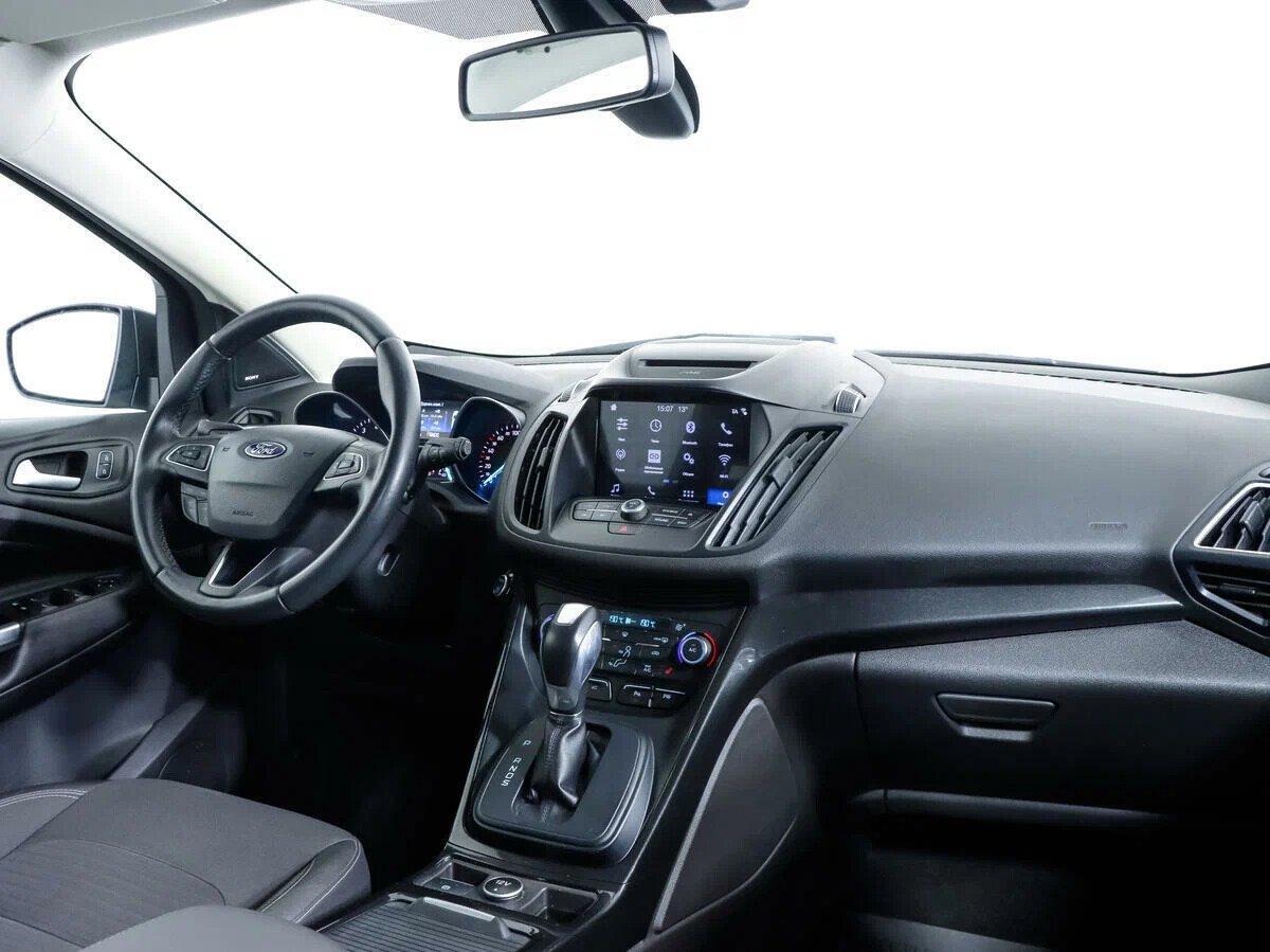 Ford Kuga 2019, серебряный